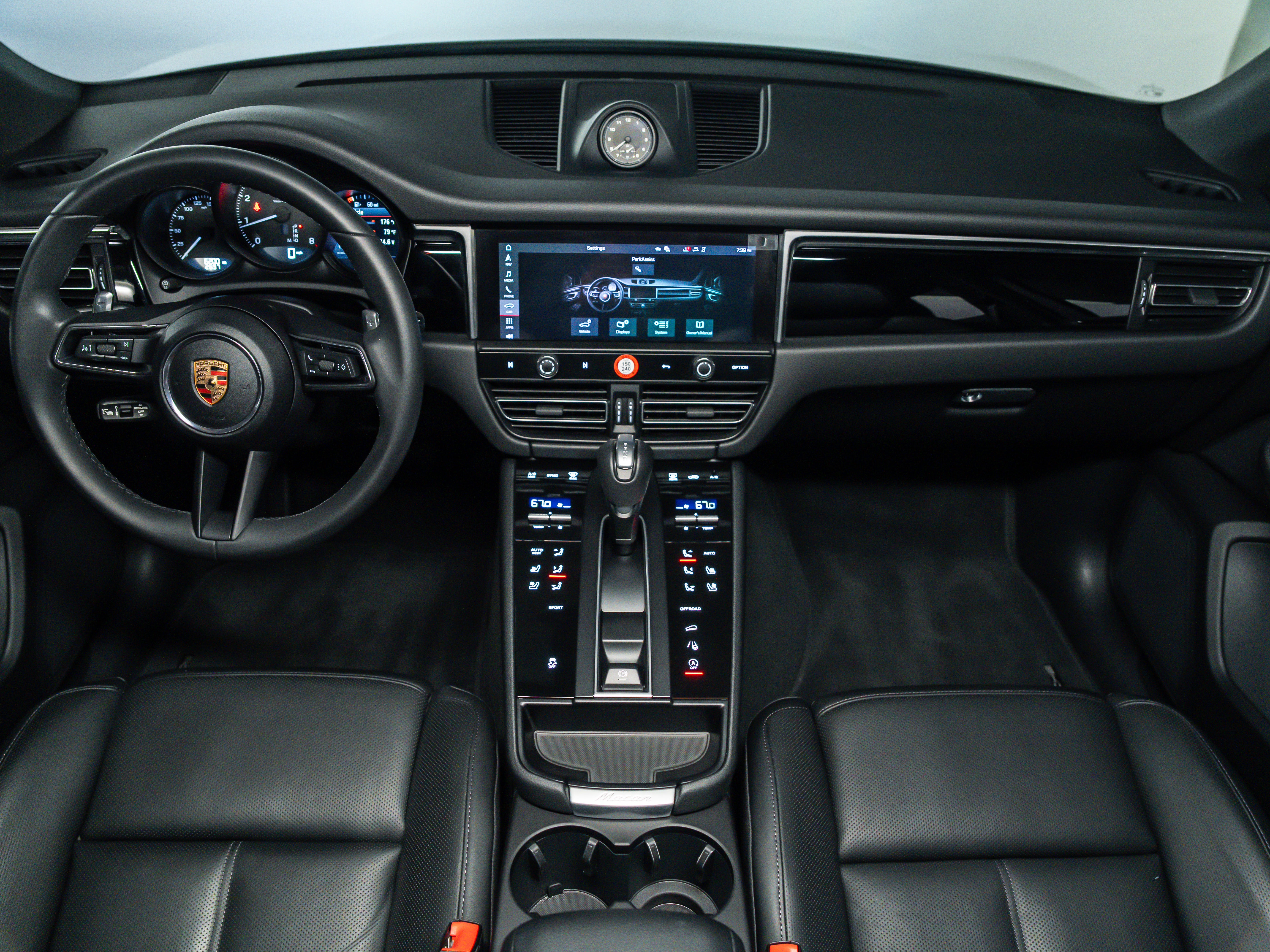 2025 Porsche Macan Base