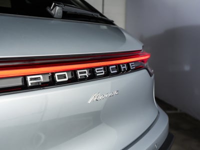 2026 Porsche Macan Base