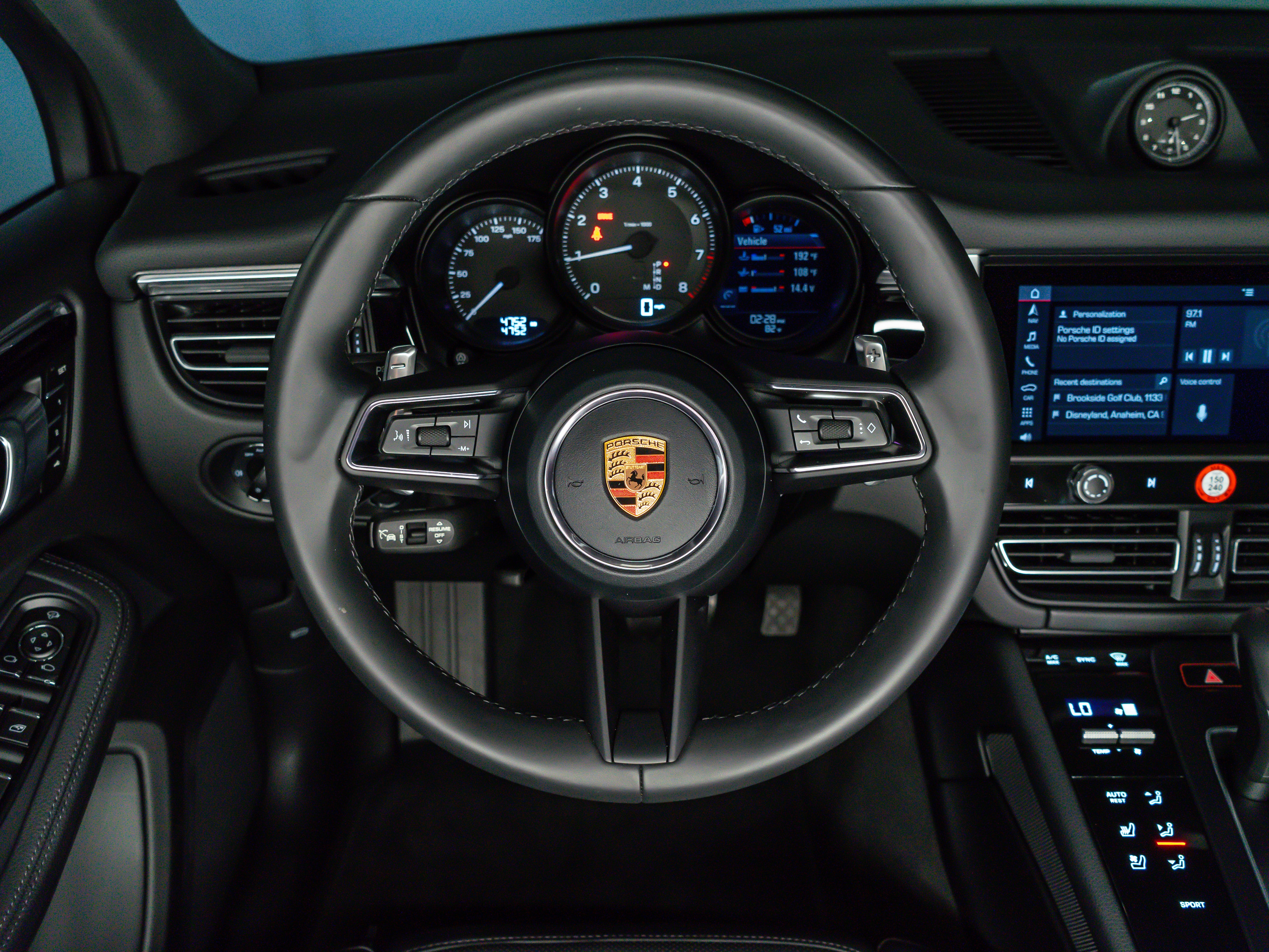 2026 Porsche Macan Base
