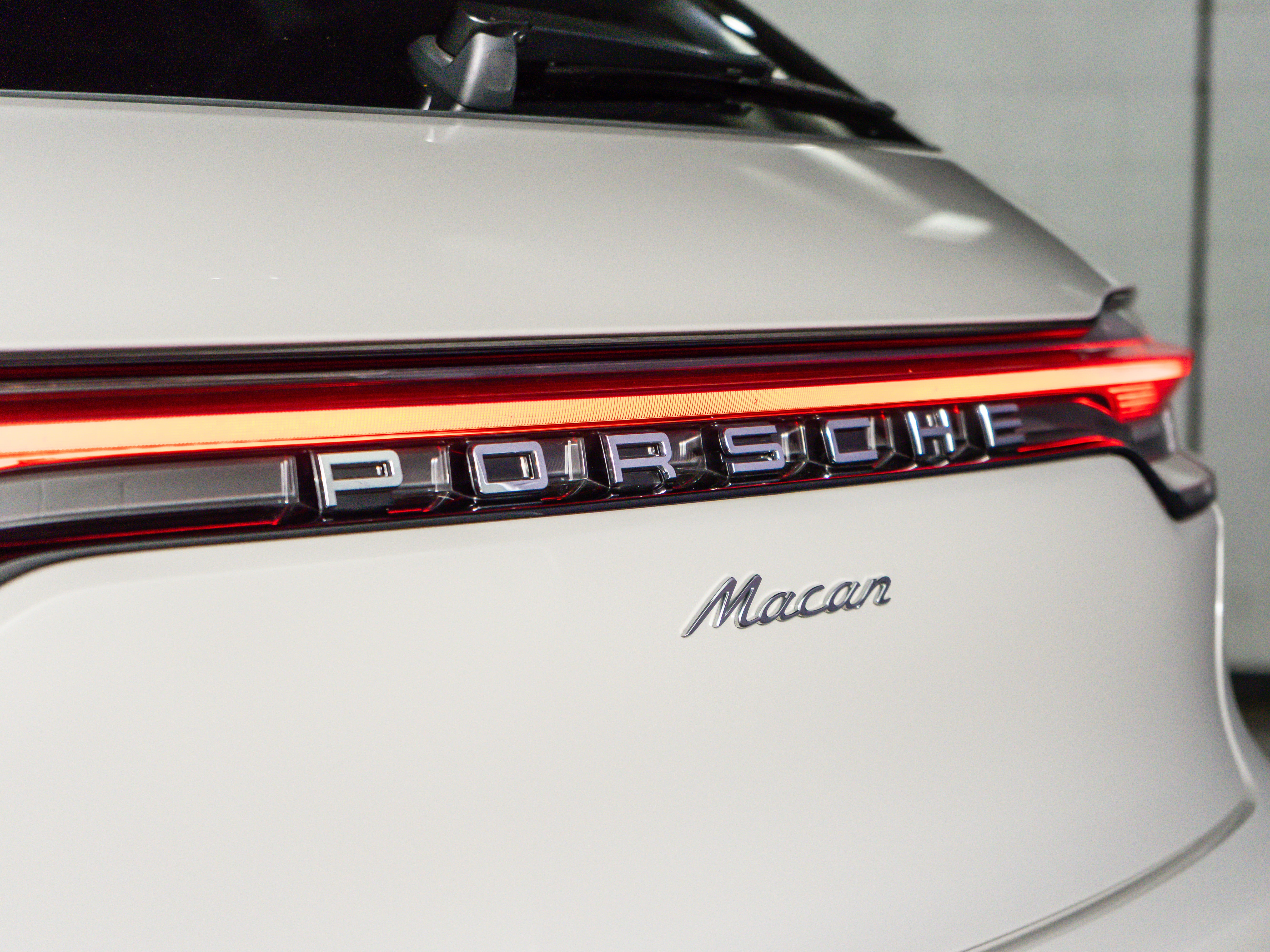 2026 Porsche Macan Base