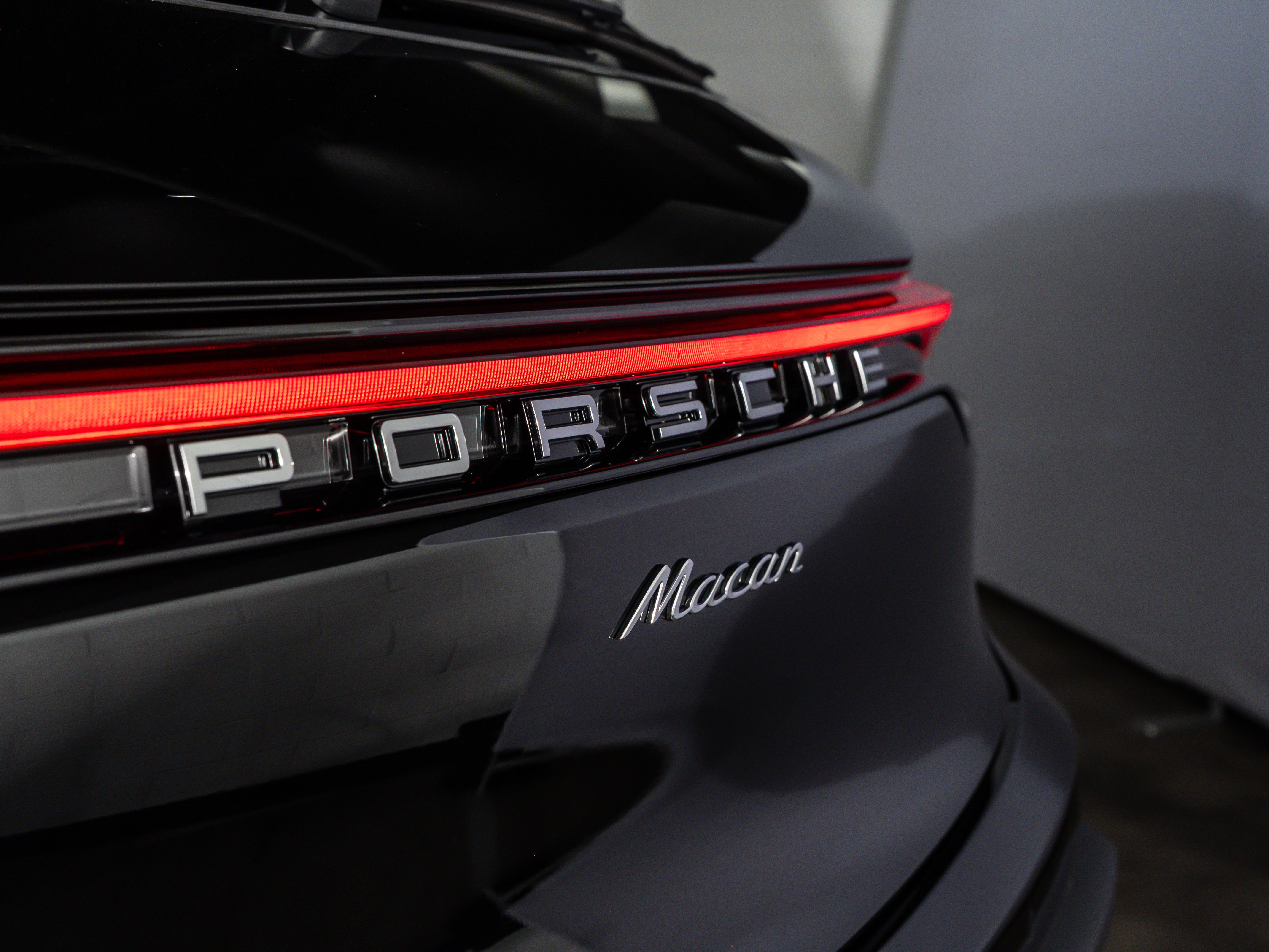 2026 Porsche Macan Base