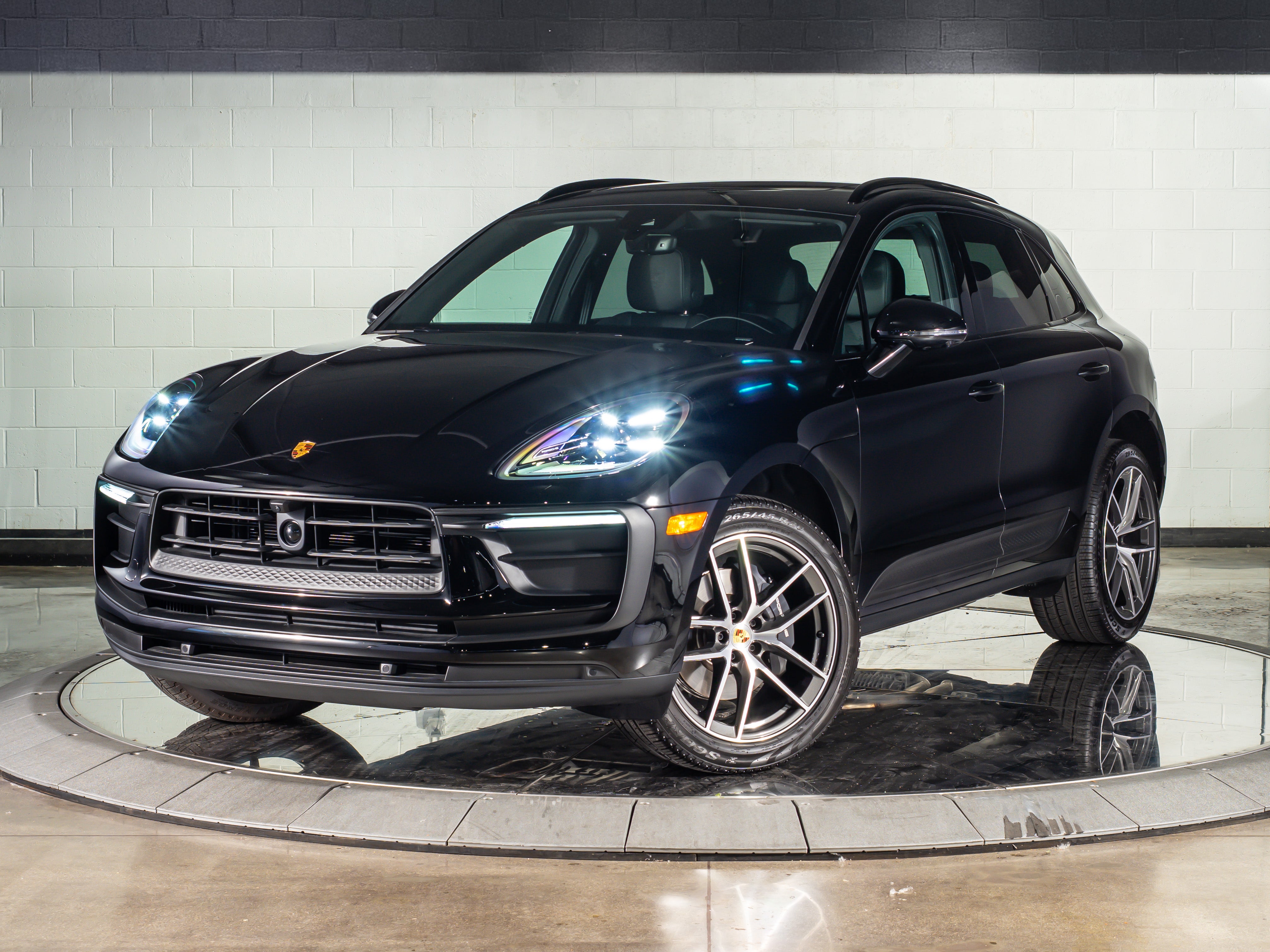 2026 Porsche Macan Base
