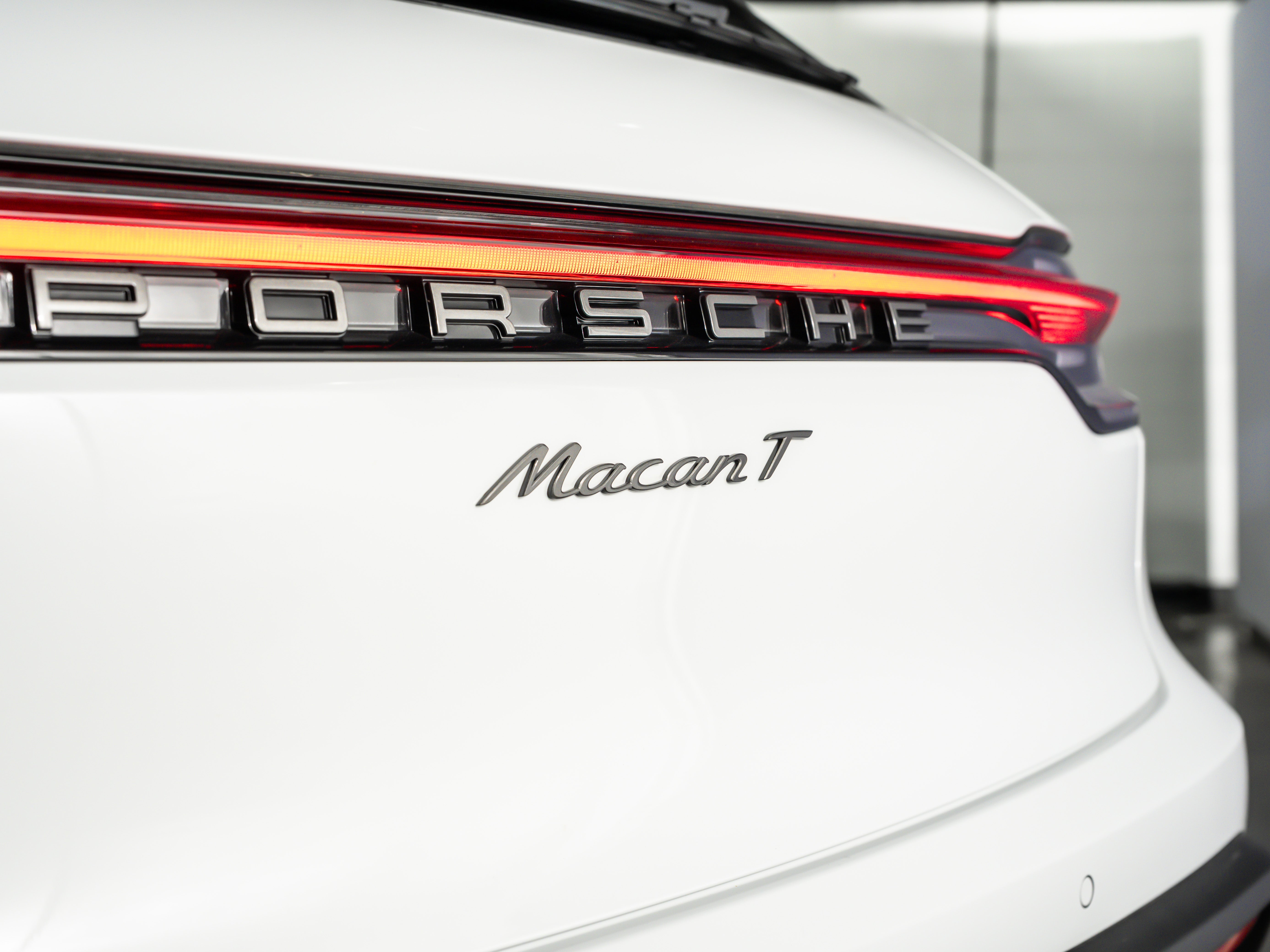 2026 Porsche Macan Base