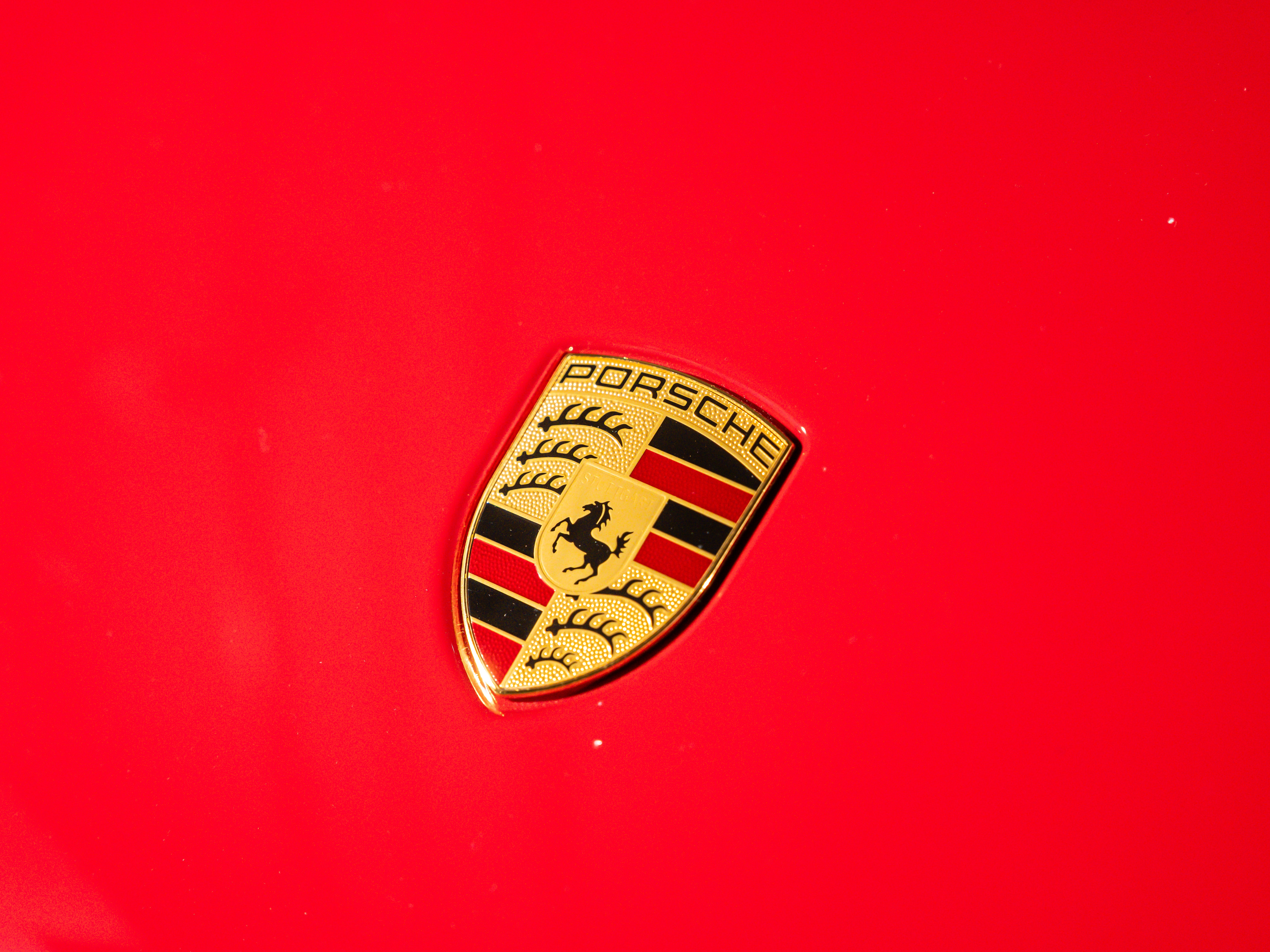 2025 Porsche Macan T
