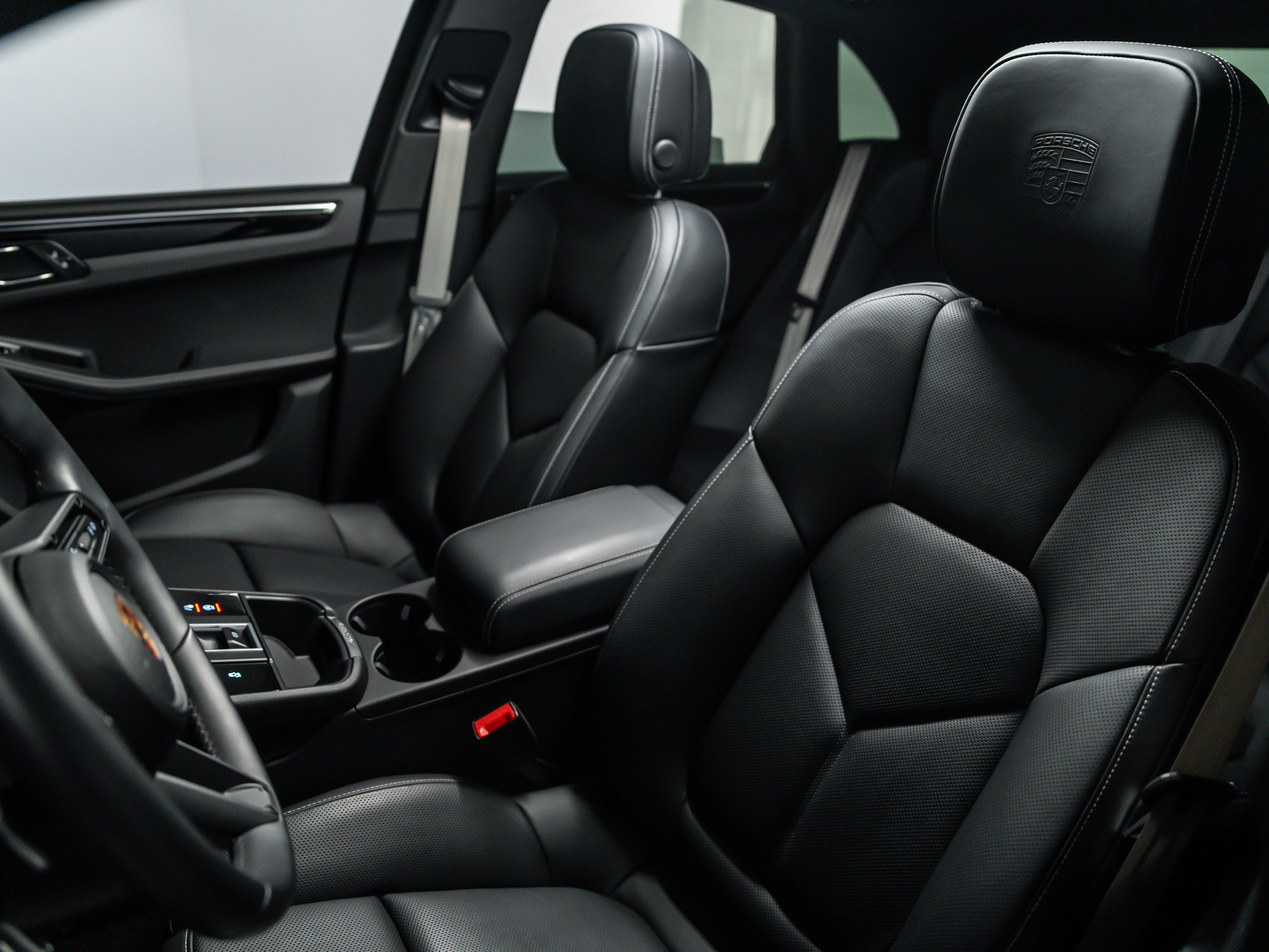 2025 Porsche Macan T