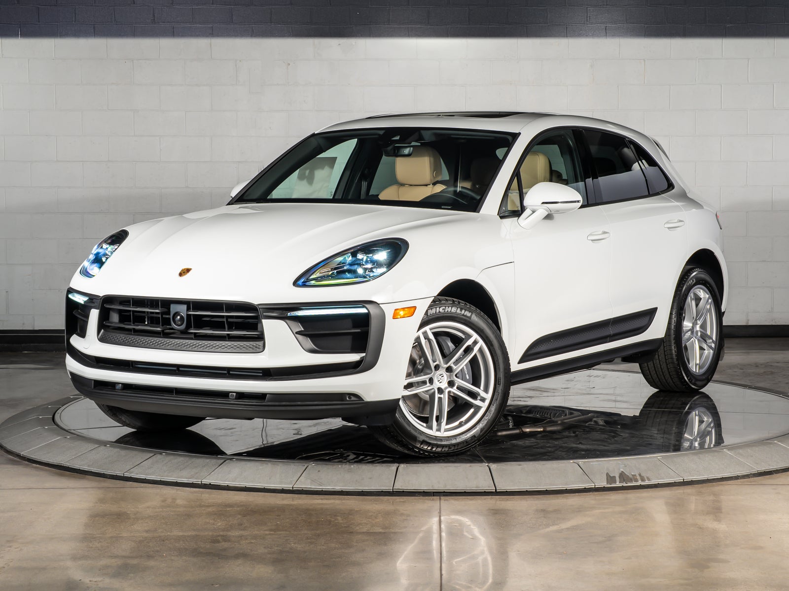 2026 Porsche Macan Base — photo 1 of 31 from the dealer listing
