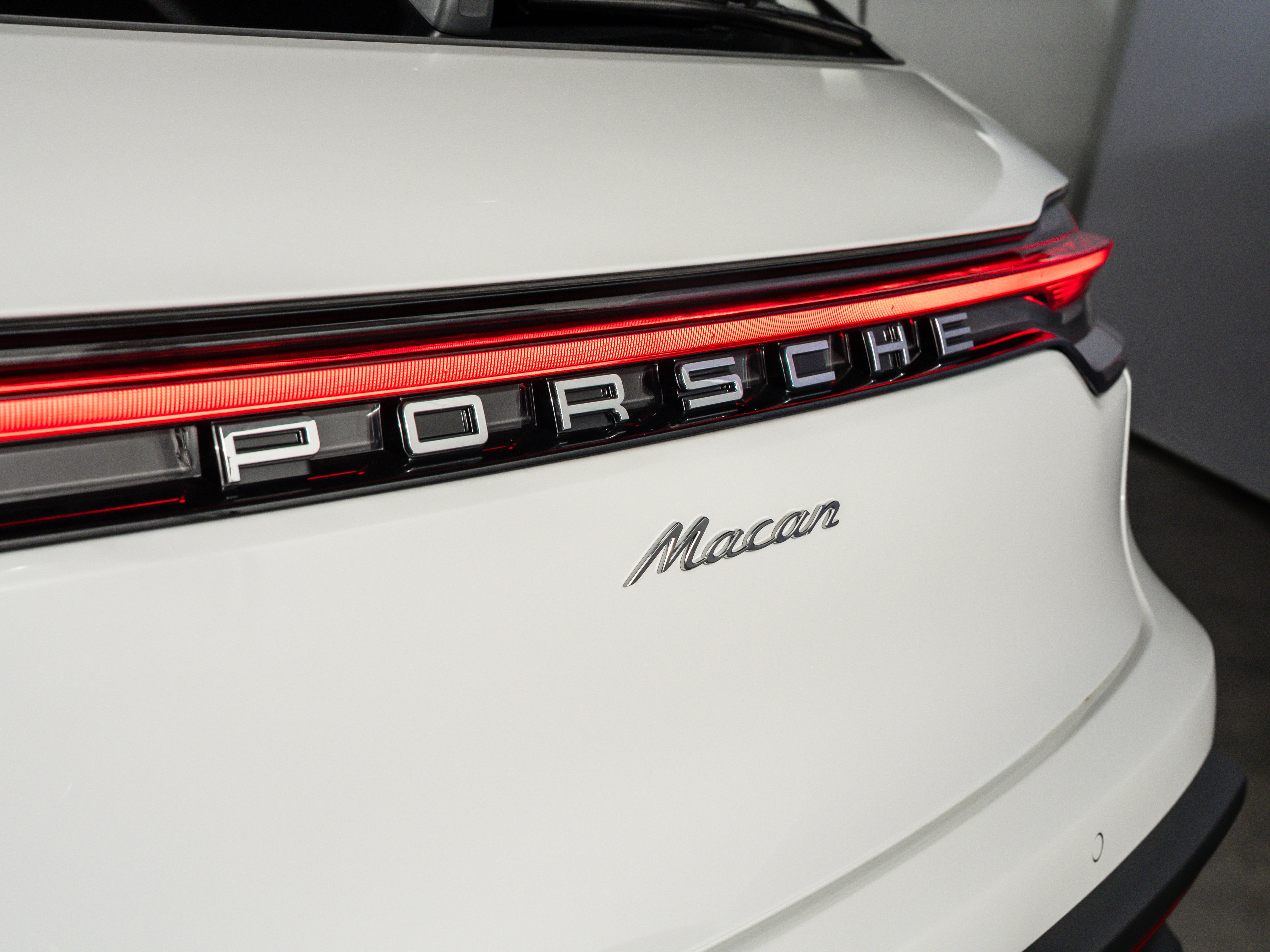 2026 Porsche Macan Base