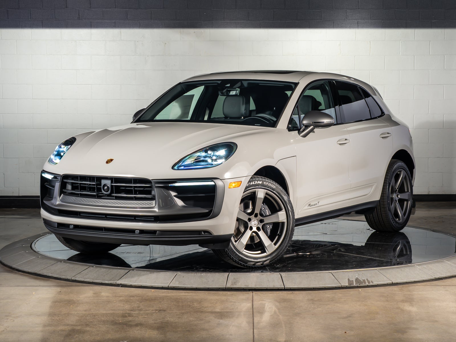 2026 Porsche Macan T — photo 1 of 32 from the dealer listing