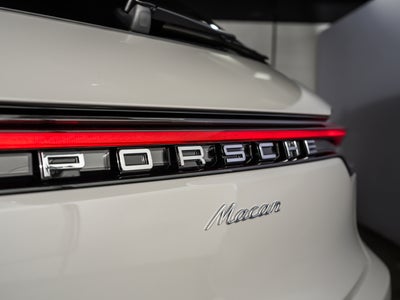 2026 Porsche Macan Base