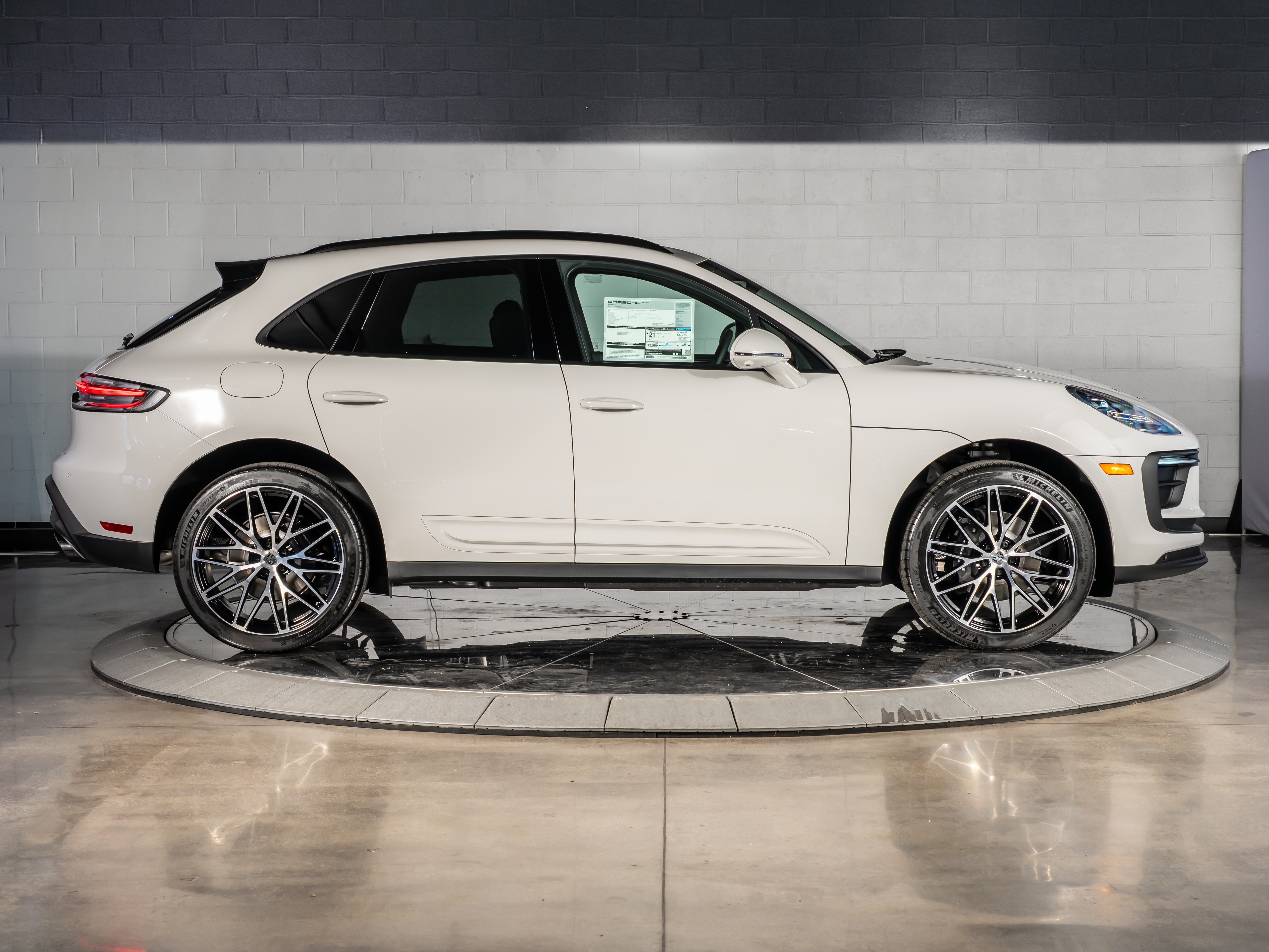 2026 Porsche Macan Base