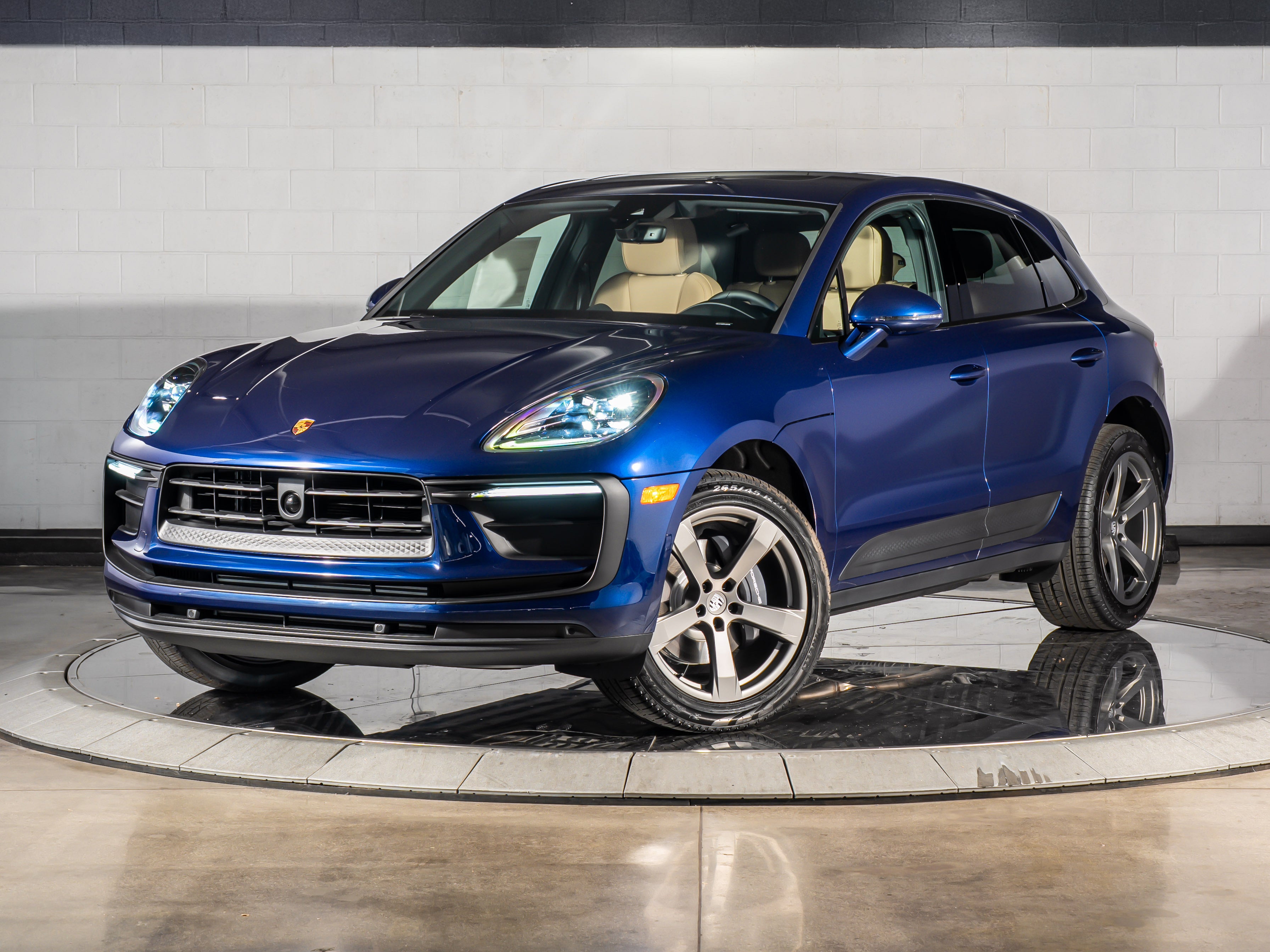 2026 Porsche Macan Base