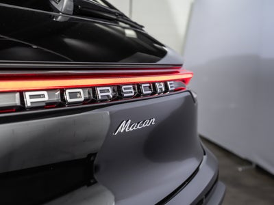 2026 Porsche Macan Base