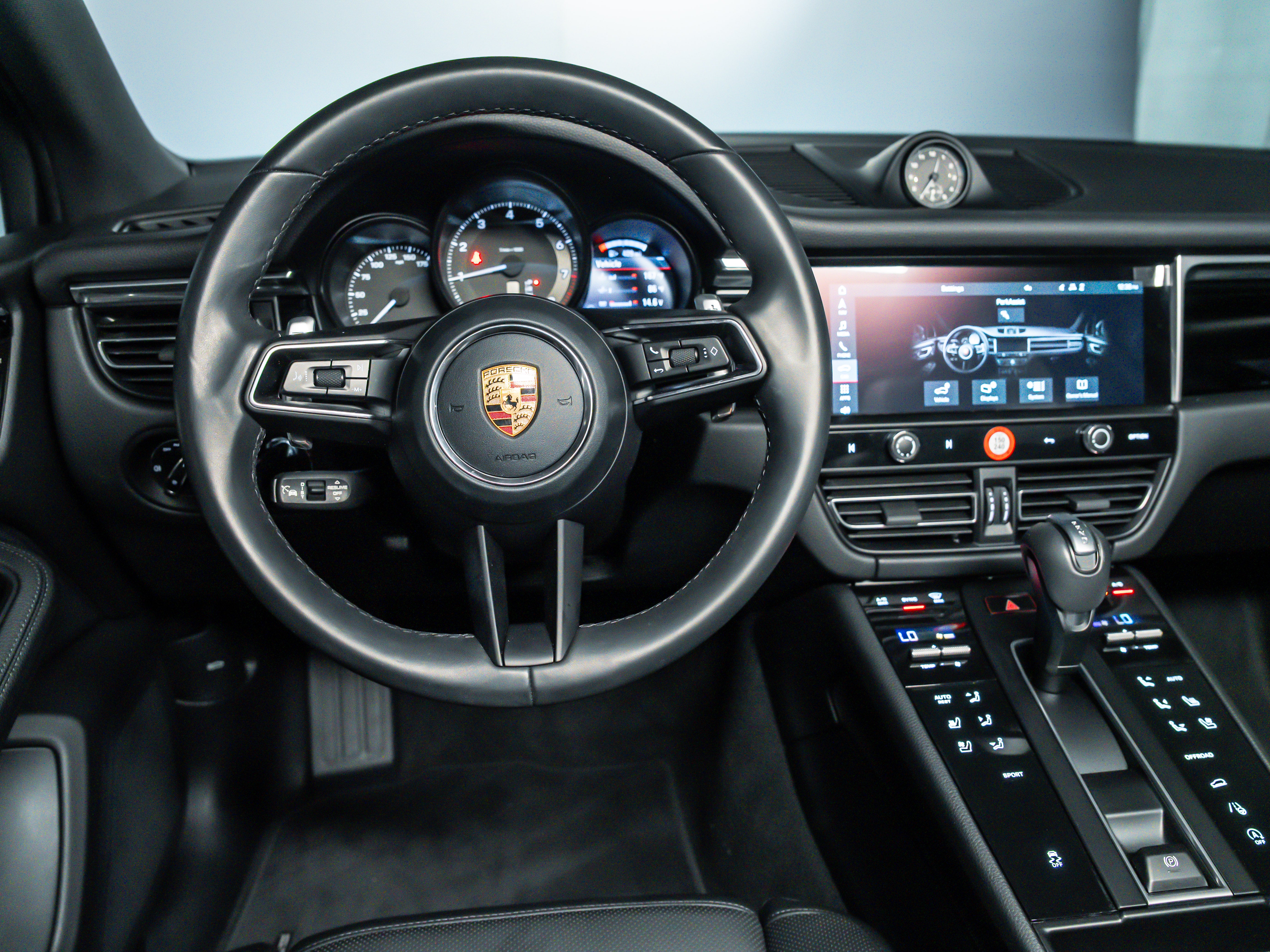 2026 Porsche Macan Base