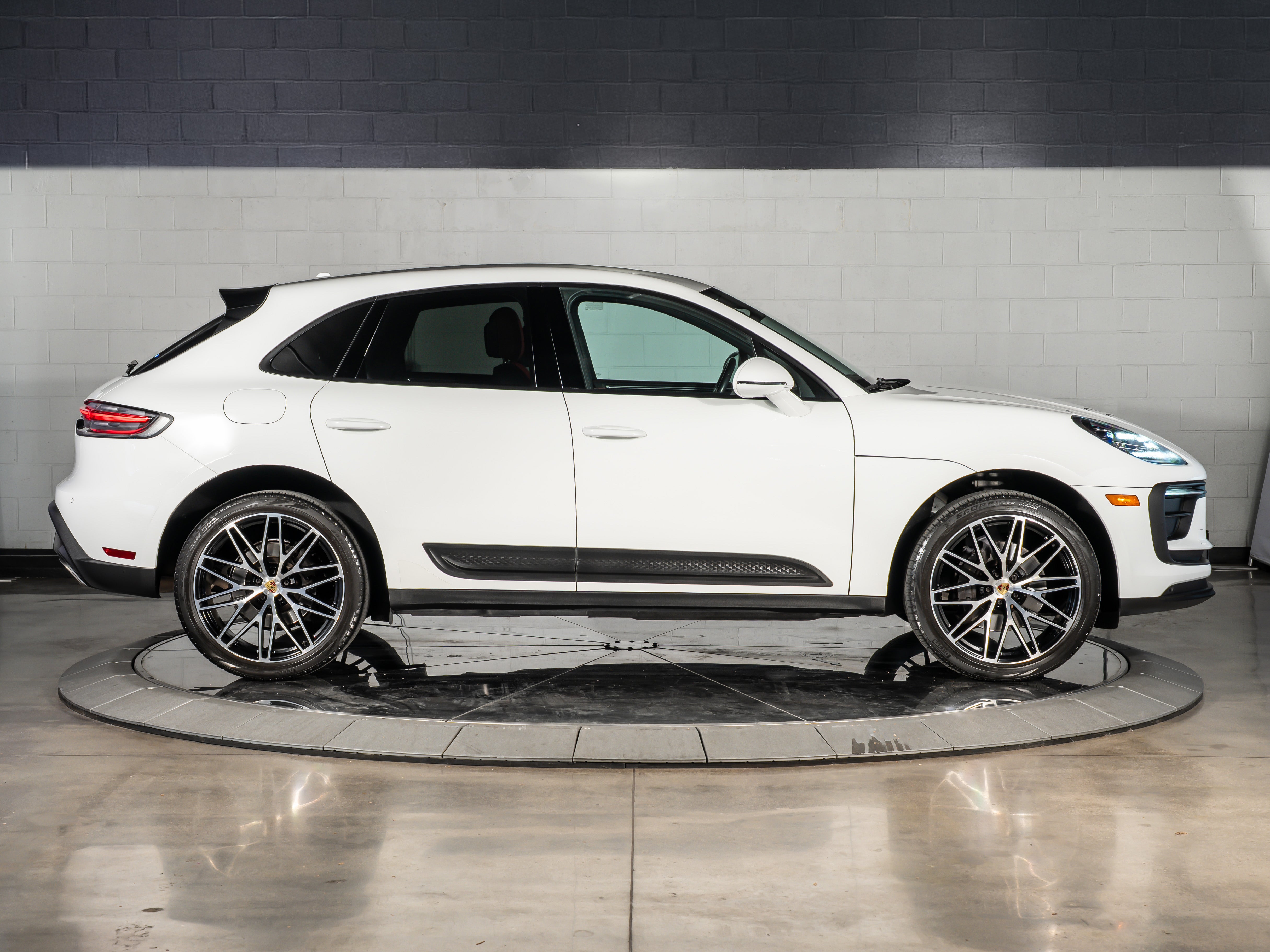 2023 Porsche Macan II