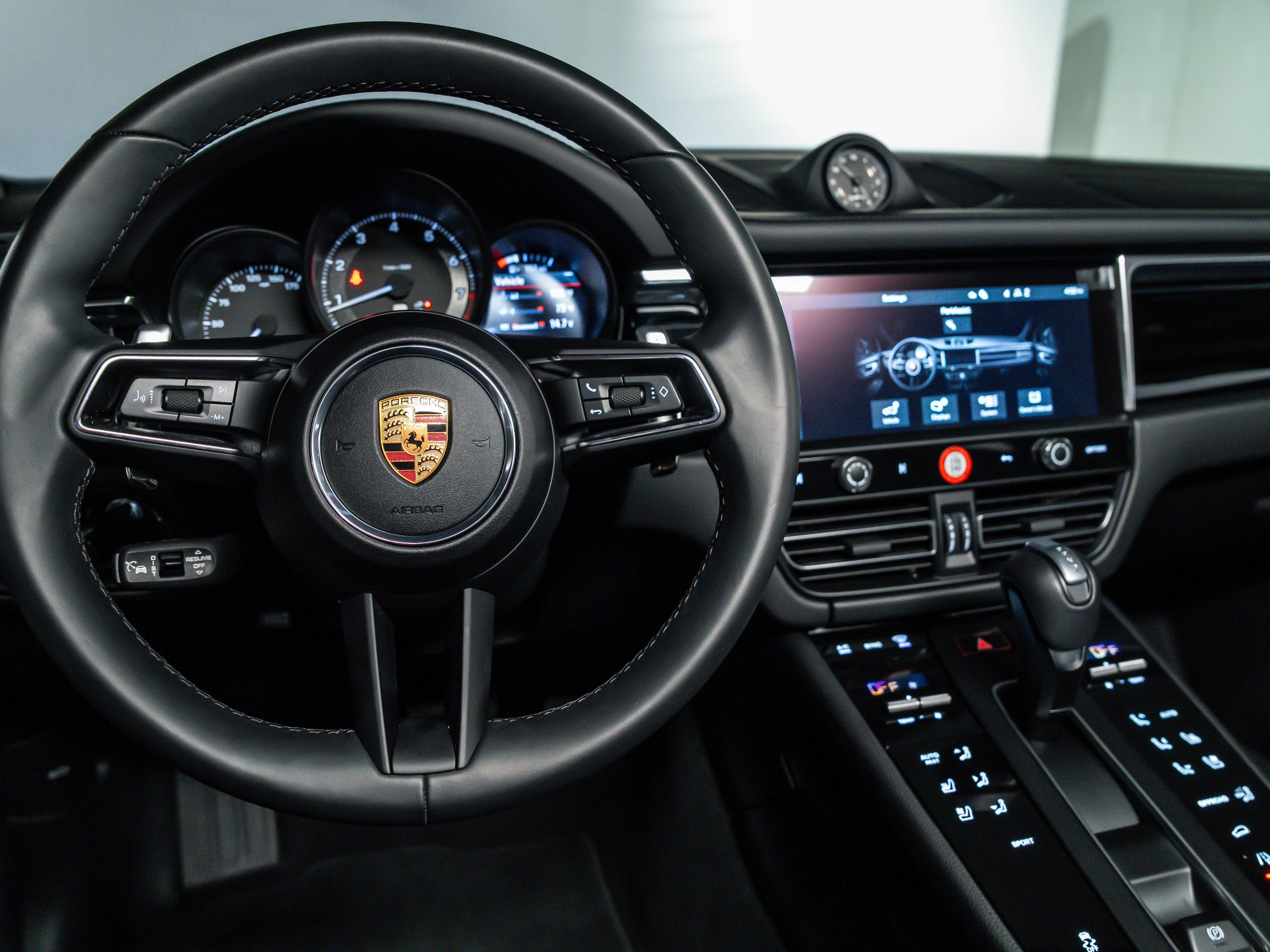 2025 Porsche Macan Base