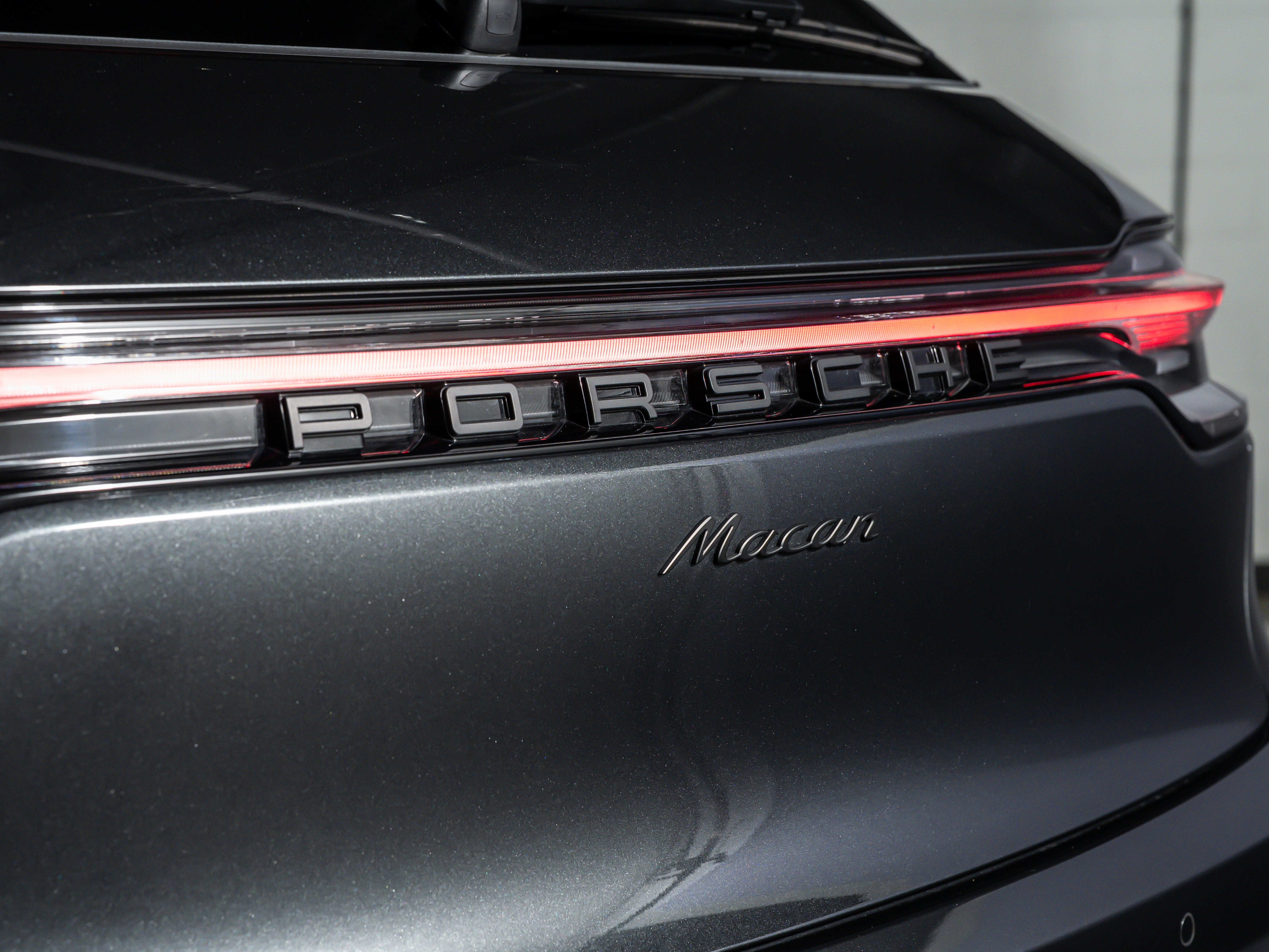 2025 Porsche Macan Base