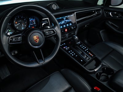 2025 Porsche Macan Base