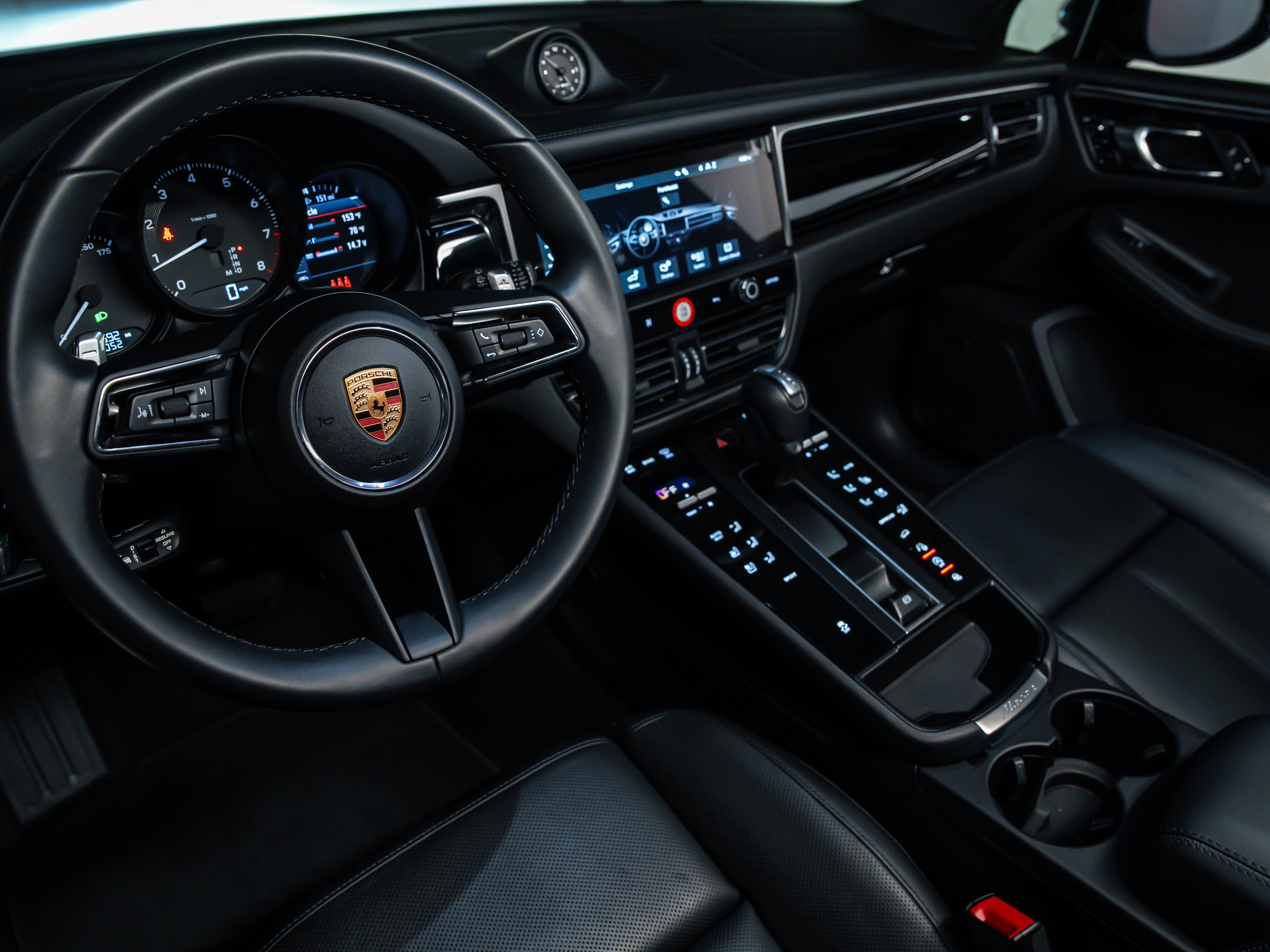 2025 Porsche Macan Base