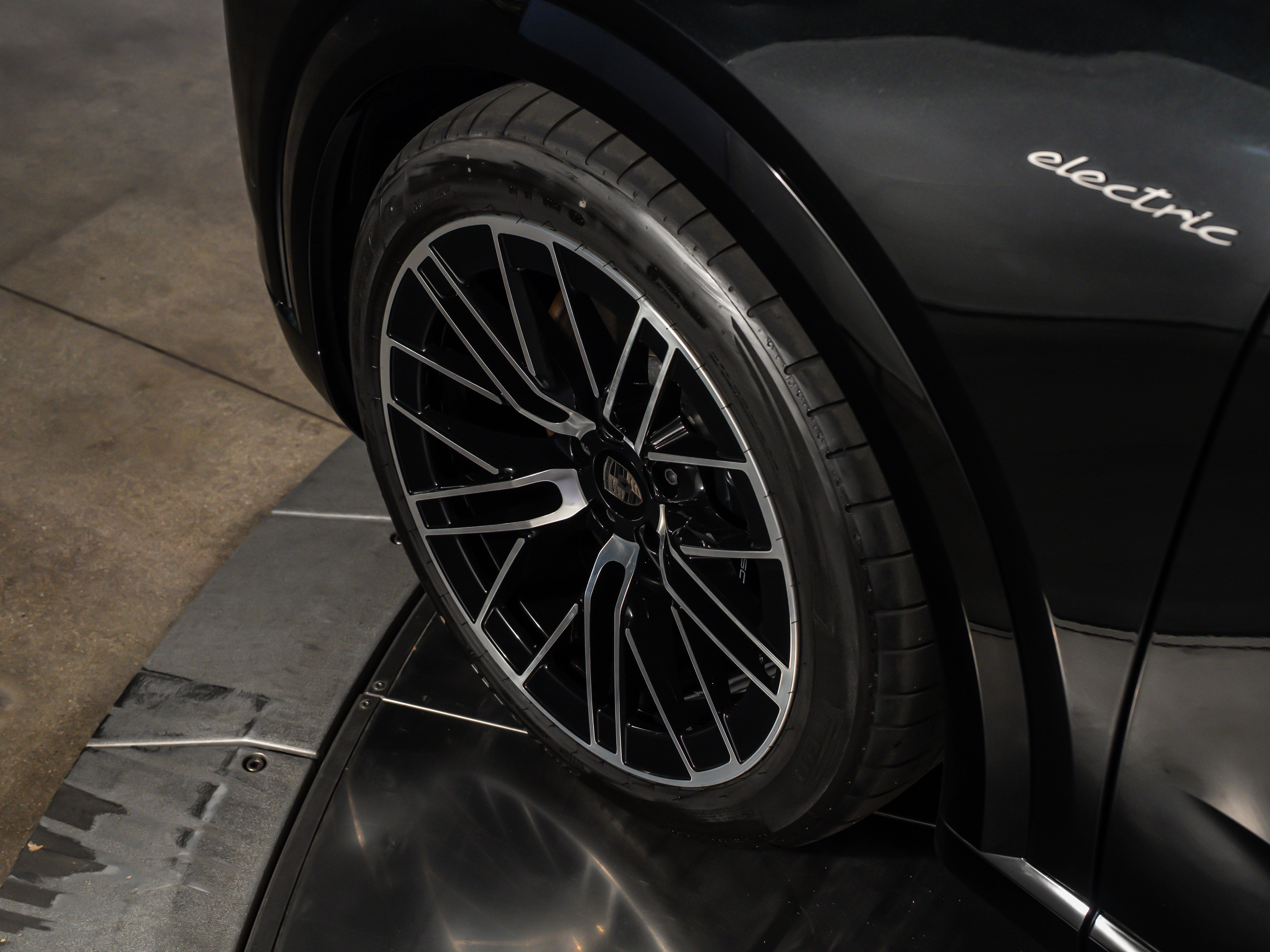 2026 Porsche Cayenne Ev Turbo