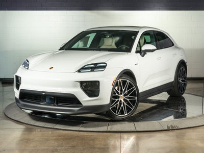 2026 Porsche Macan Base