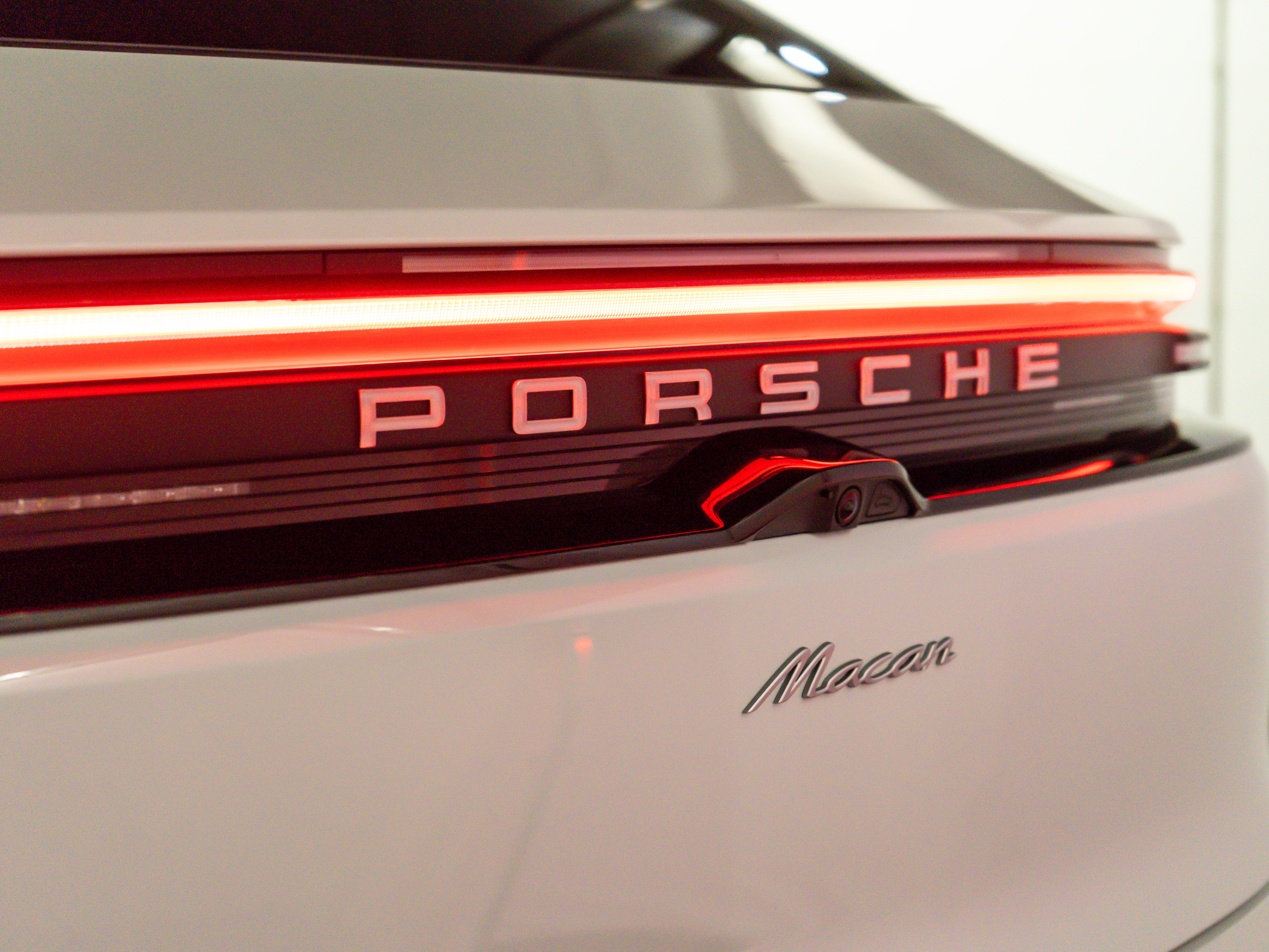2026 Porsche Macan Base