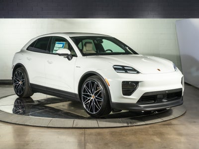 2026 Porsche Macan Base