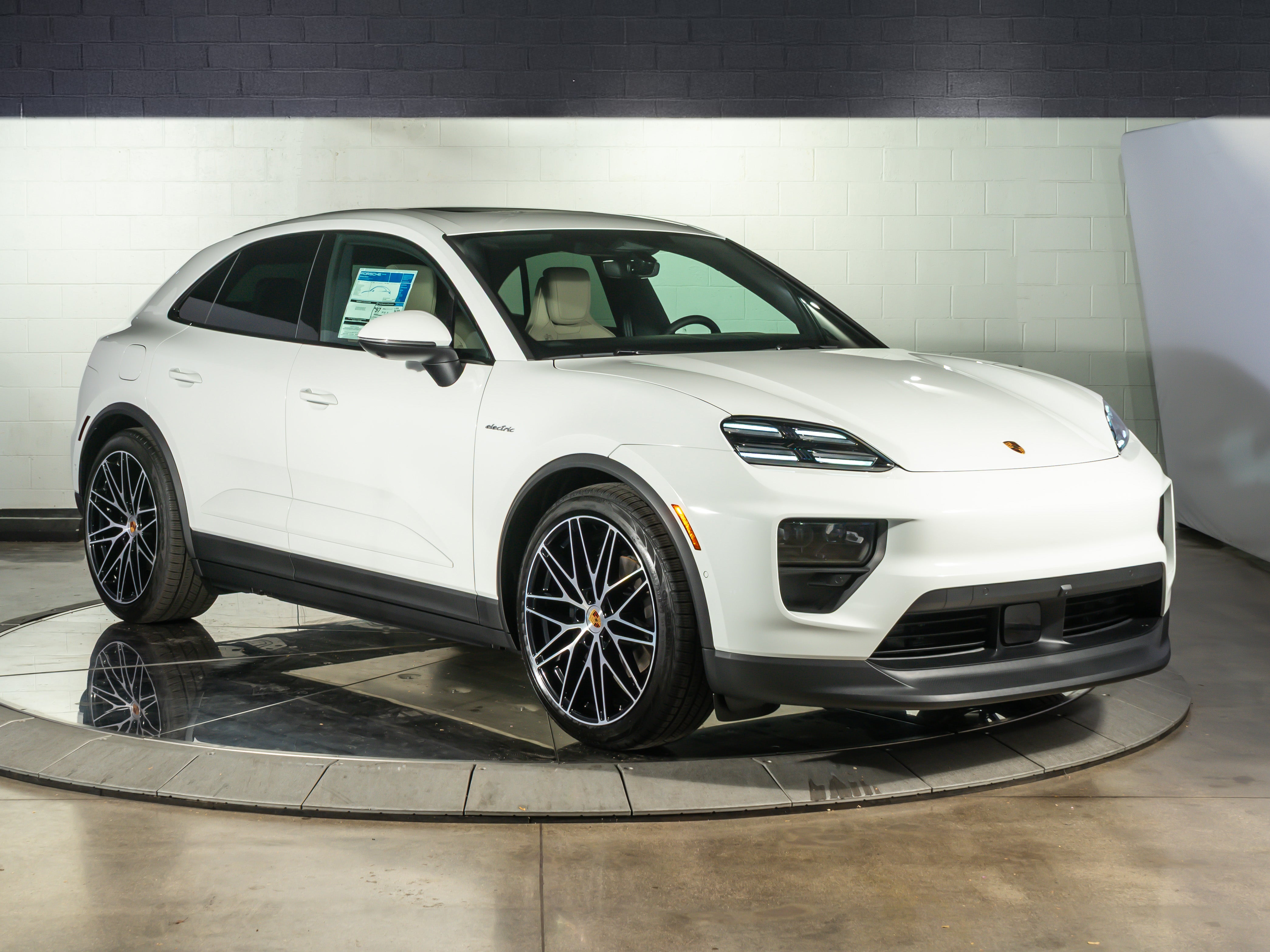 2026 Porsche Macan Base