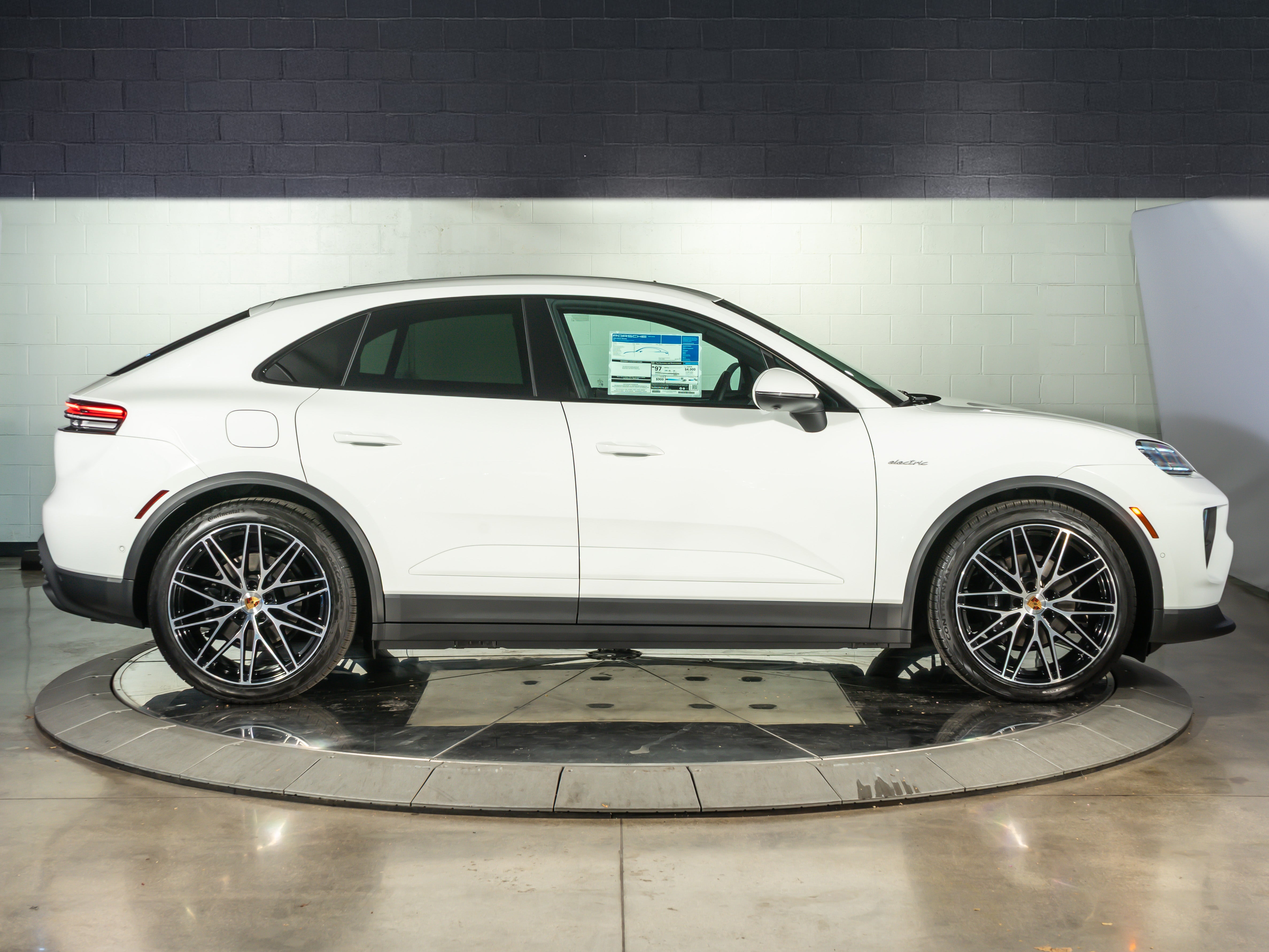 2026 Porsche Macan Base