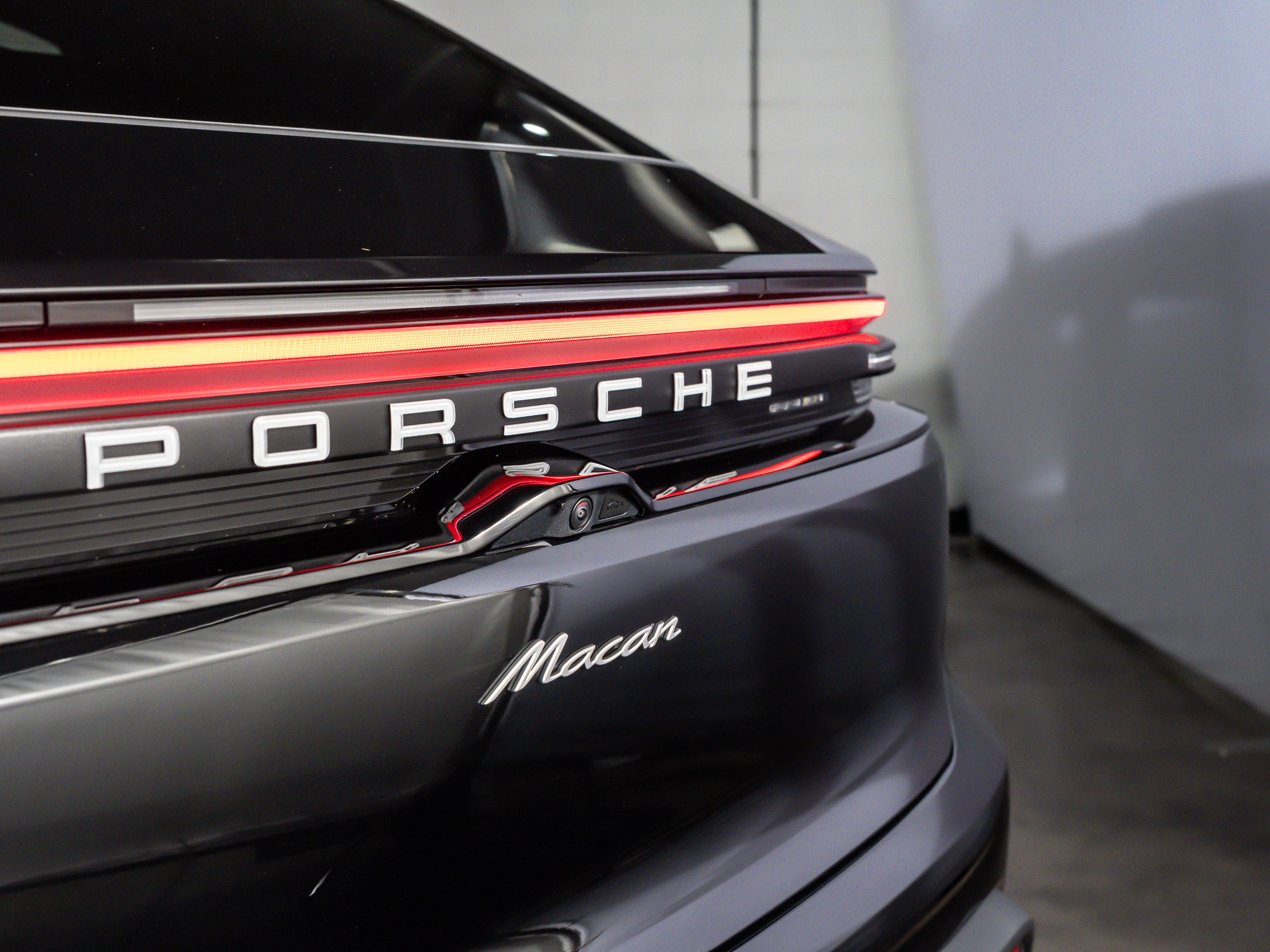 2026 Porsche Macan Base