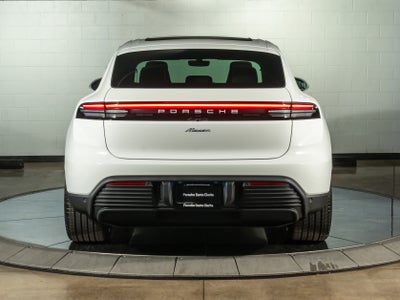 2026 Porsche Macan Base