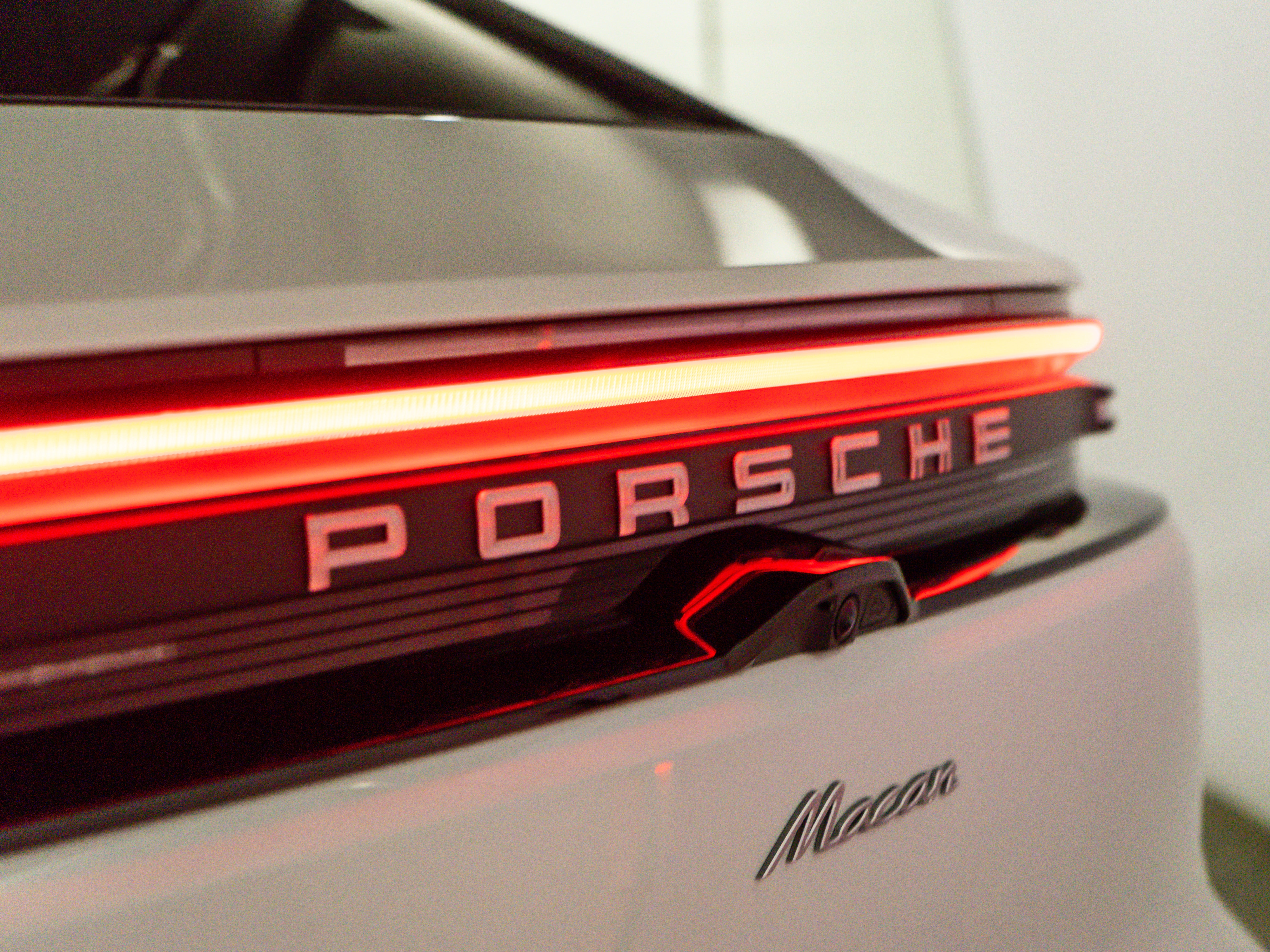 2026 Porsche Macan Base