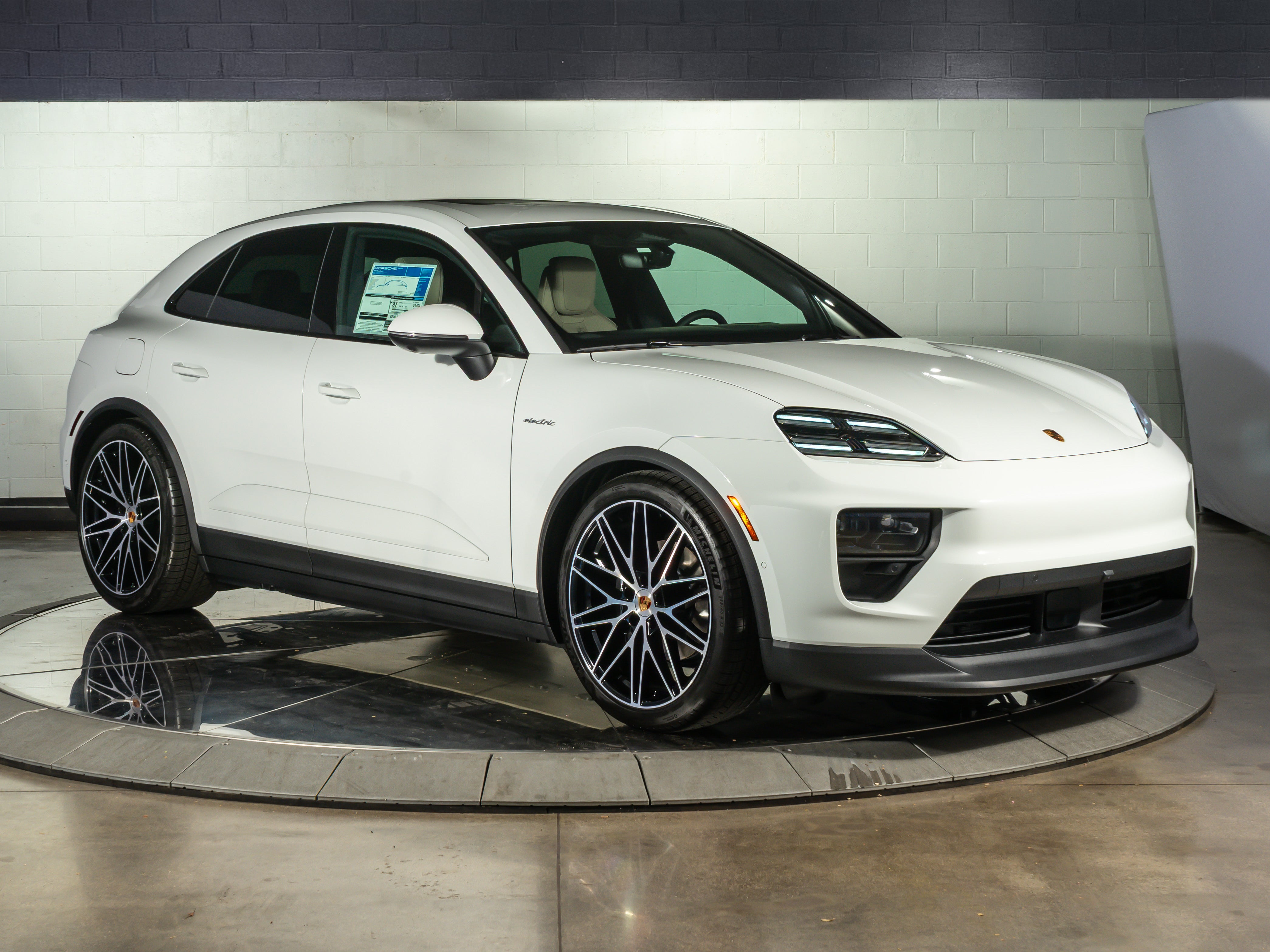 2026 Porsche Macan Base