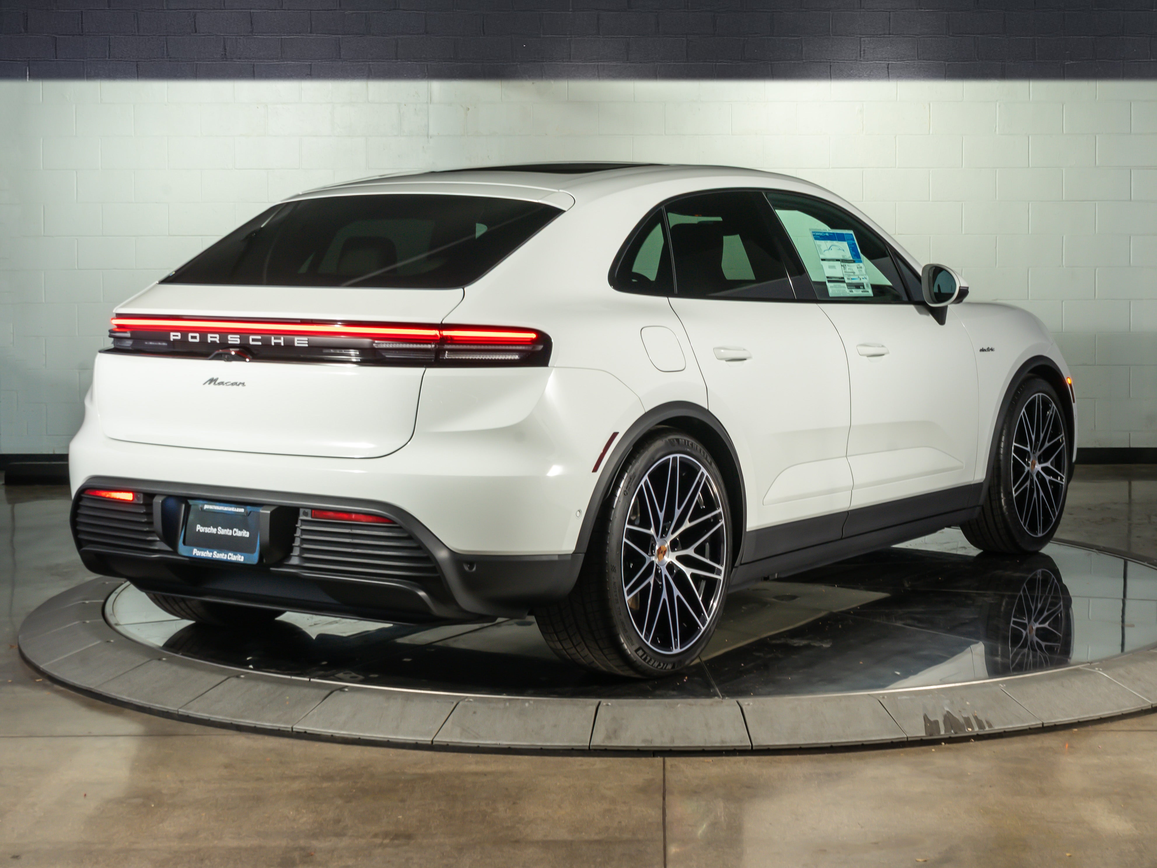 2026 Porsche Macan Base
