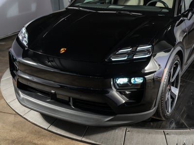 2026 Porsche Macan Base