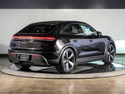 2026 Porsche Macan Base