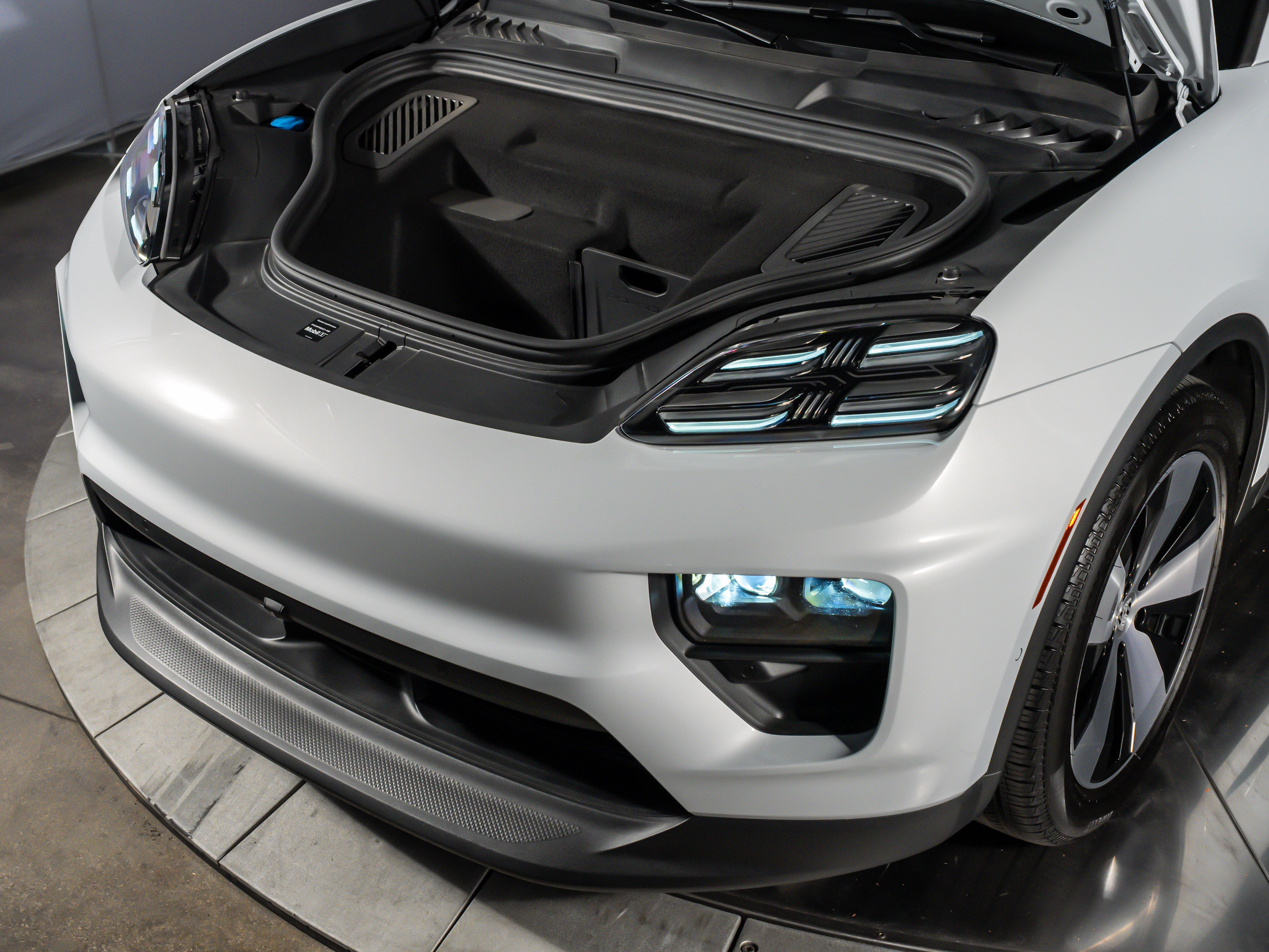 2026 Porsche Macan Electric Base