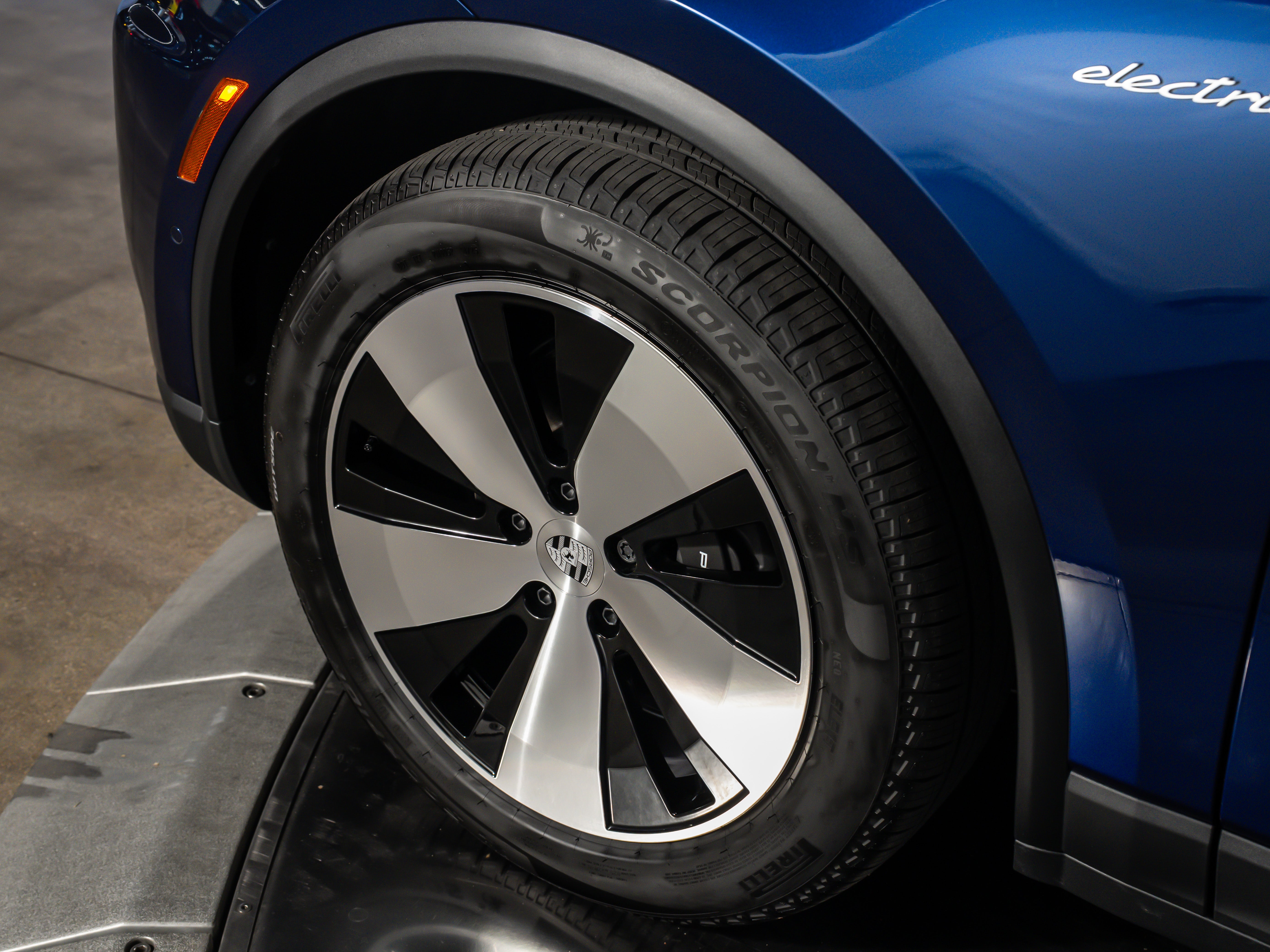 2026 Porsche Macan Ev Base