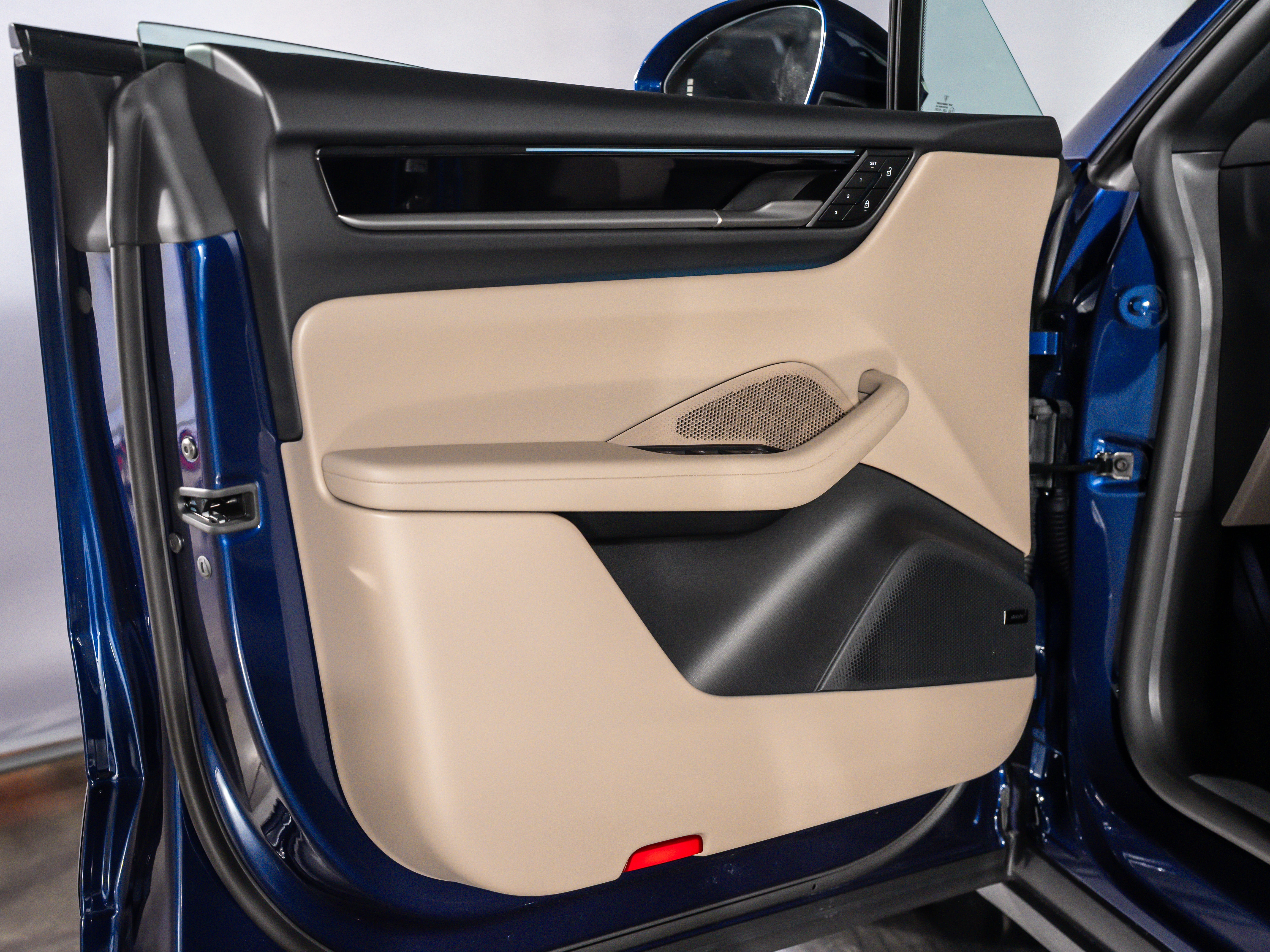 2026 Porsche Macan Ev Base