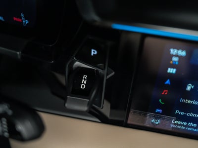 2026 Porsche Macan Ev Base
