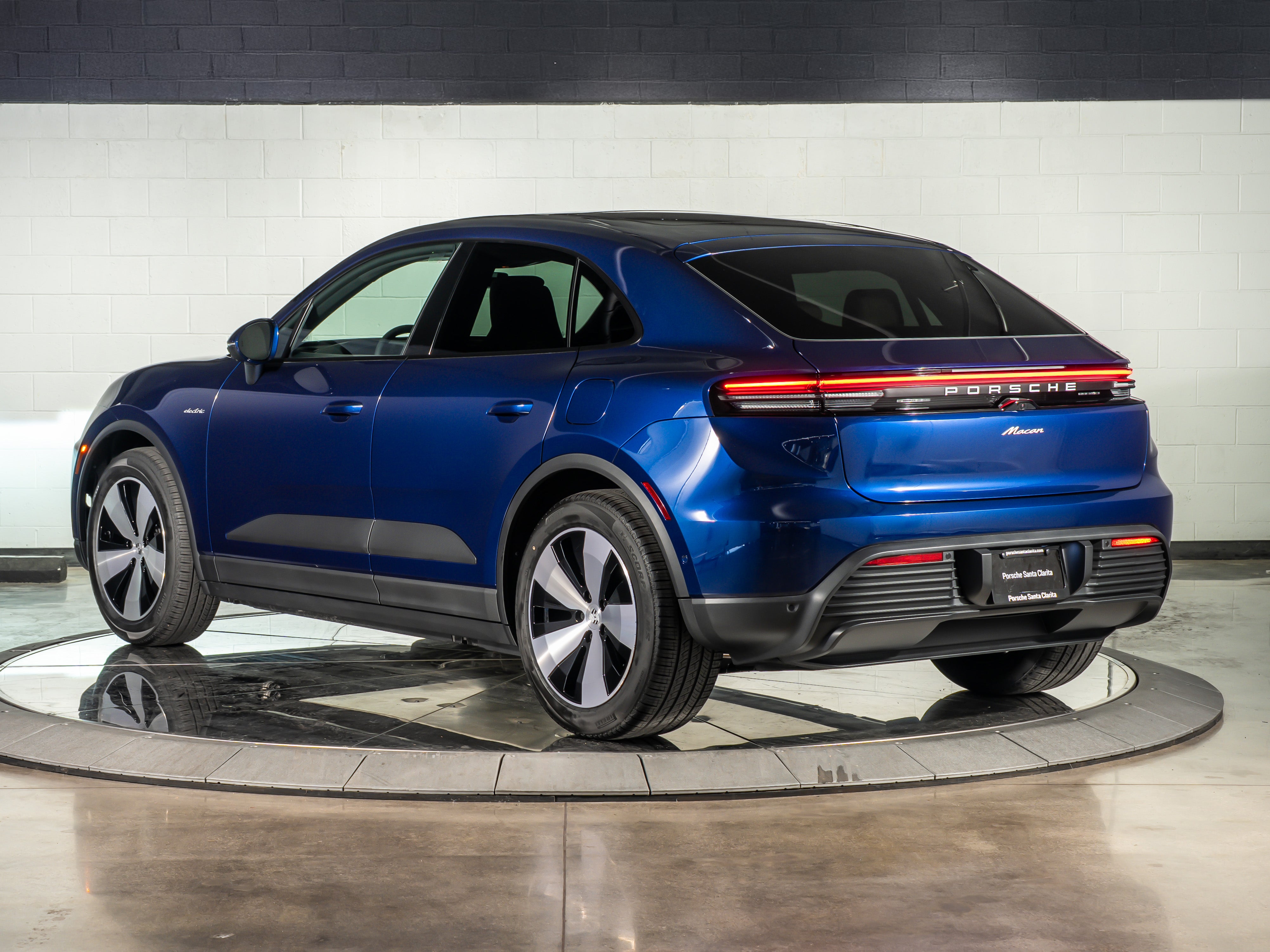 2026 Porsche Macan Ev Base