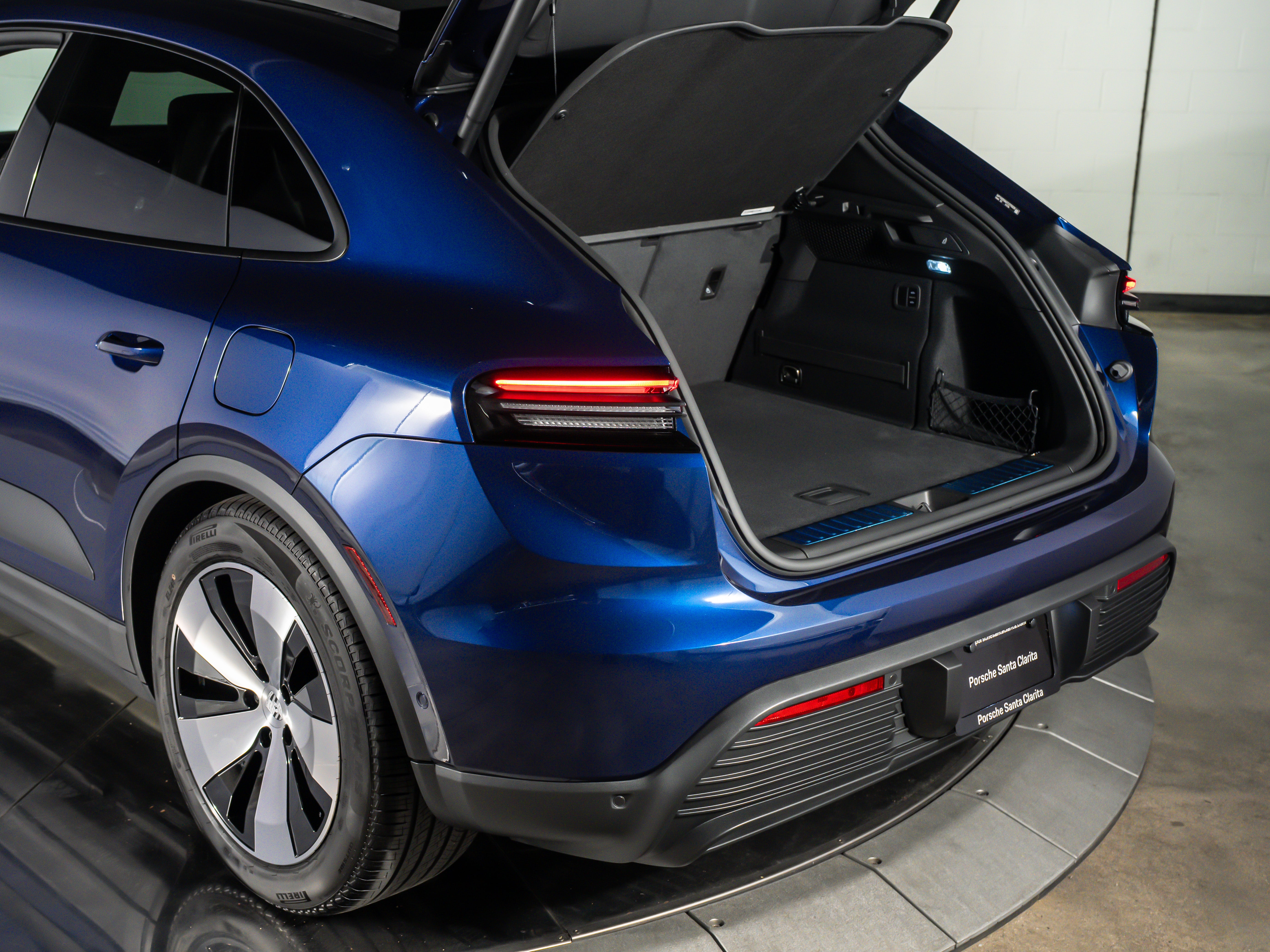 2026 Porsche Macan Ev Base