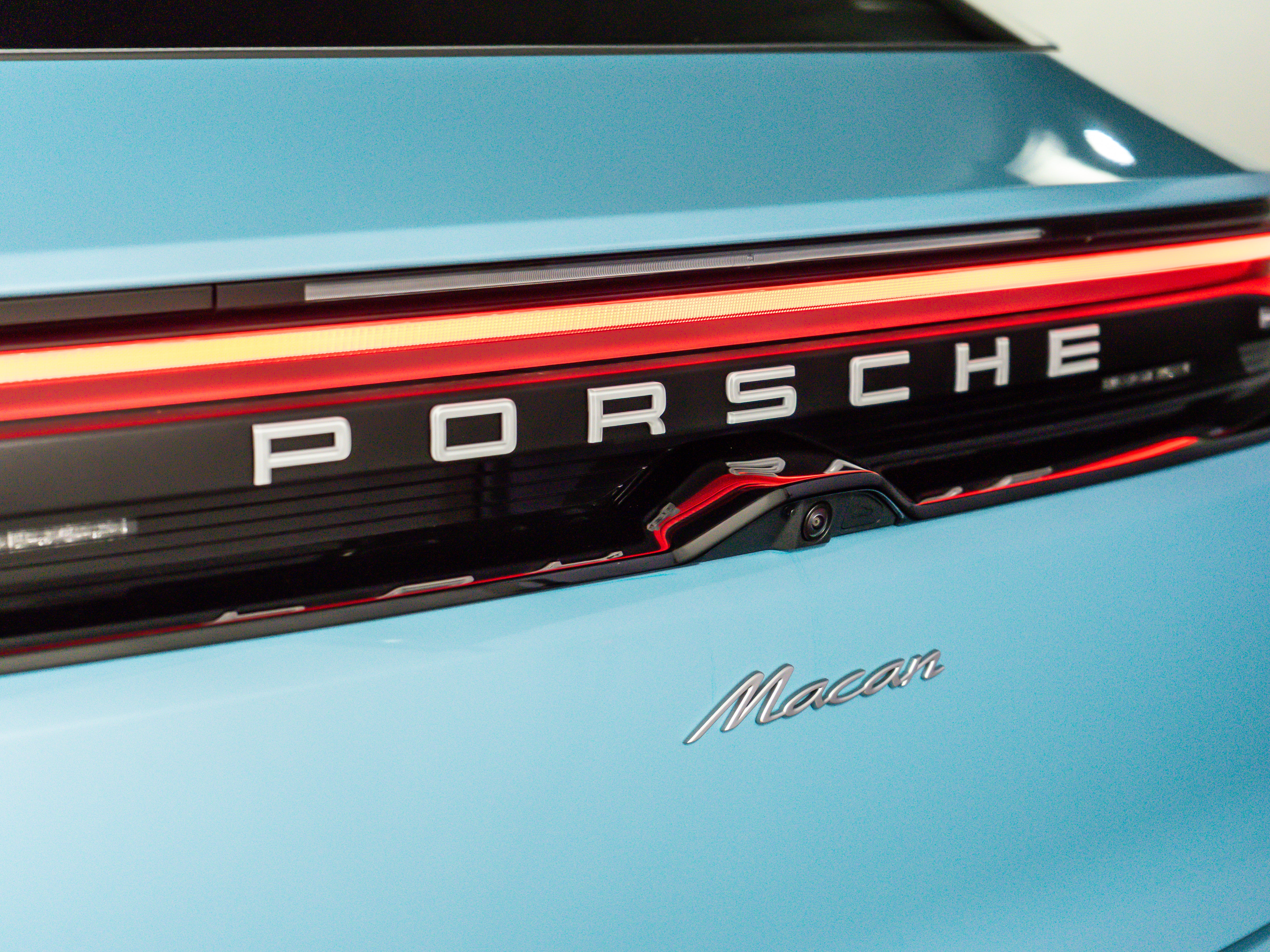 2026 Porsche Macan Base