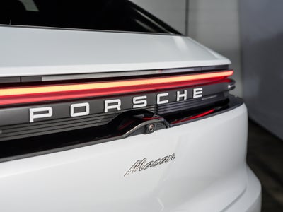 2026 Porsche Macan Base