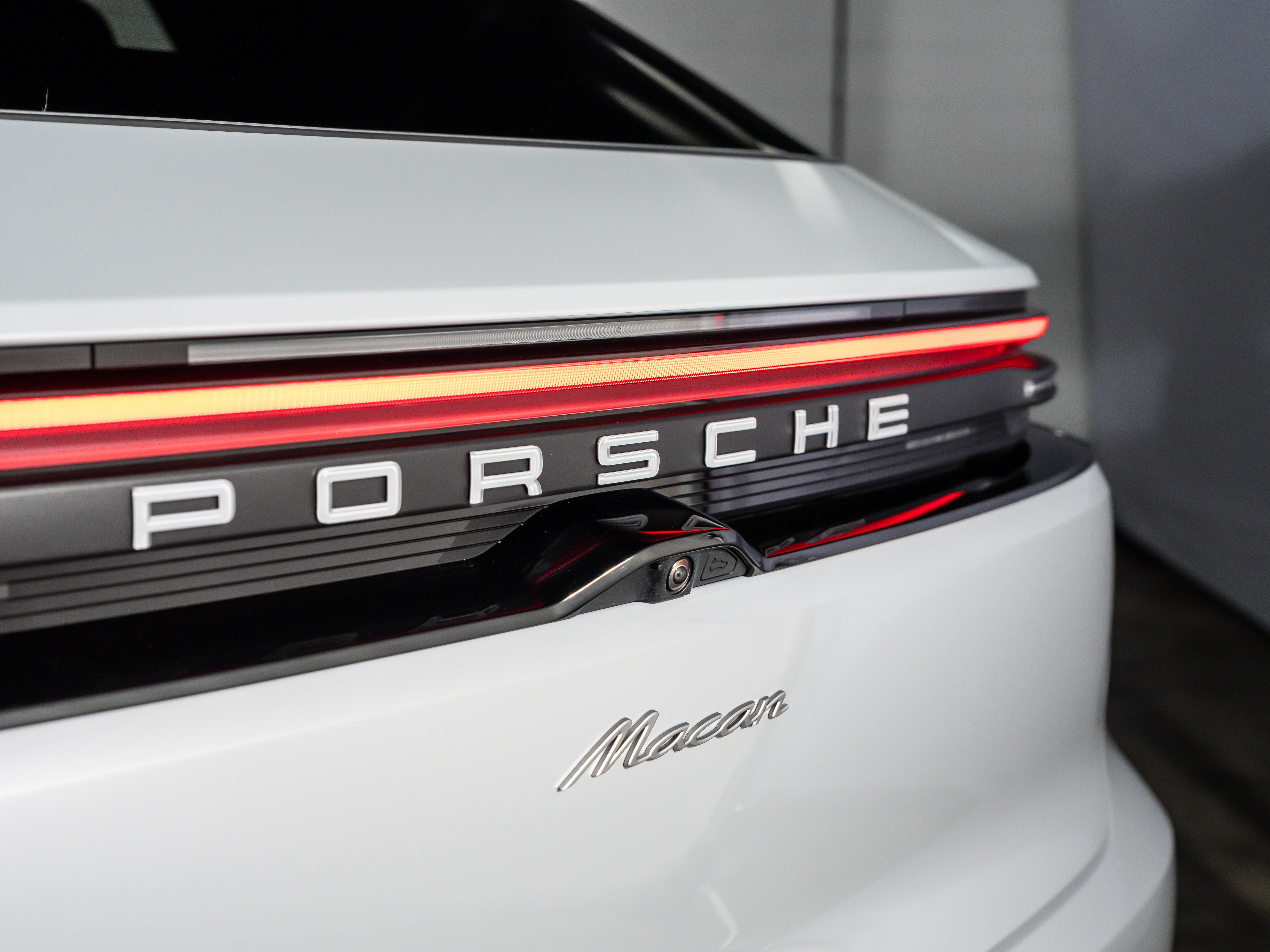 2026 Porsche Macan Base