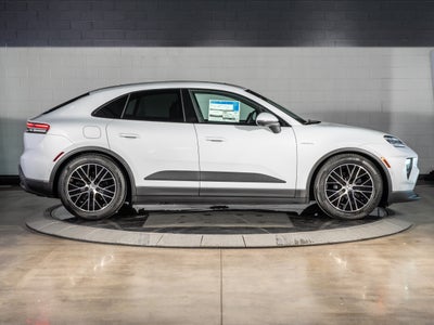 2026 Porsche Macan Base