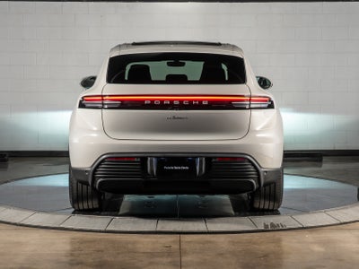2026 Porsche Macan Base