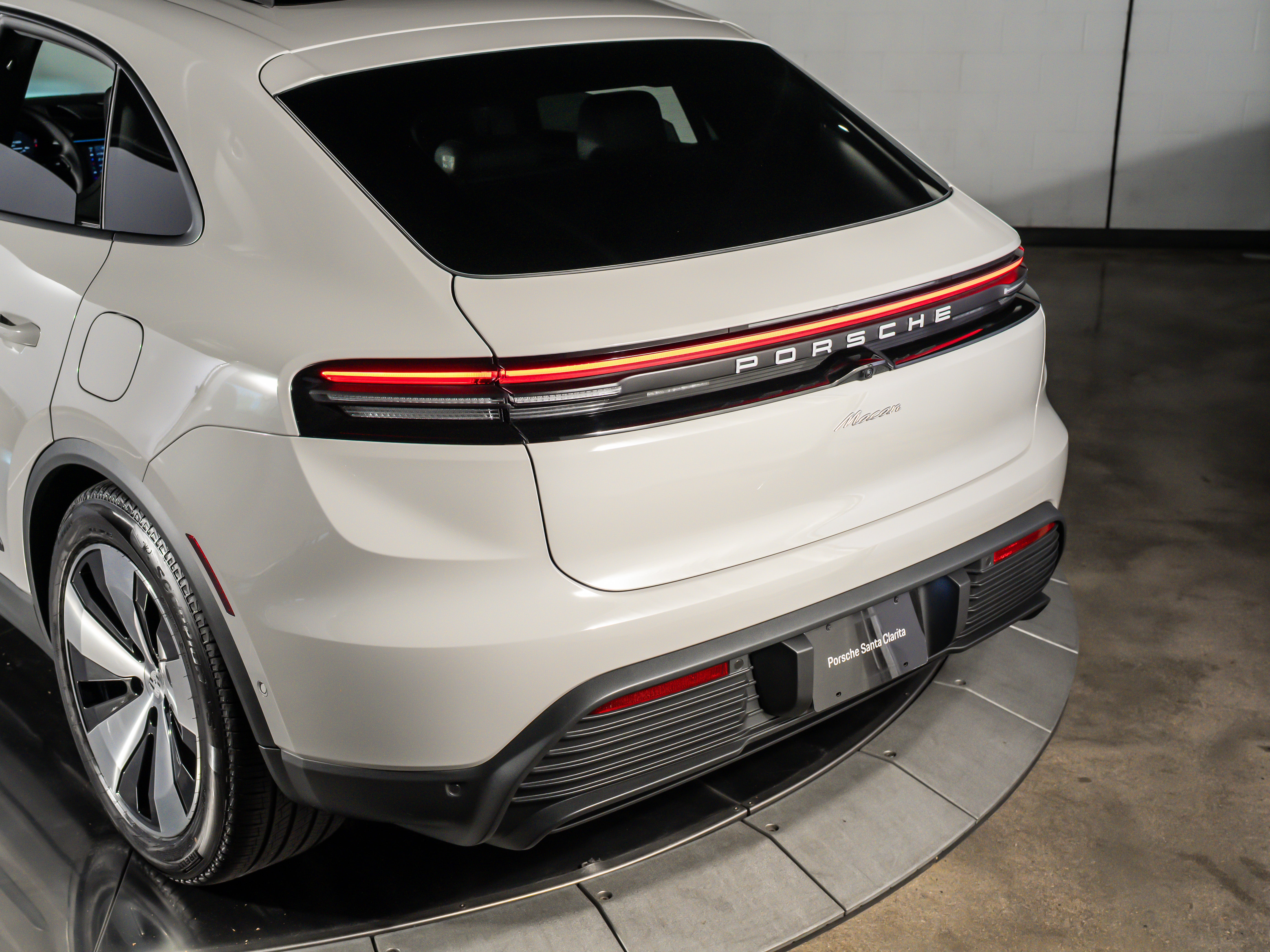 2026 Porsche Macan Base