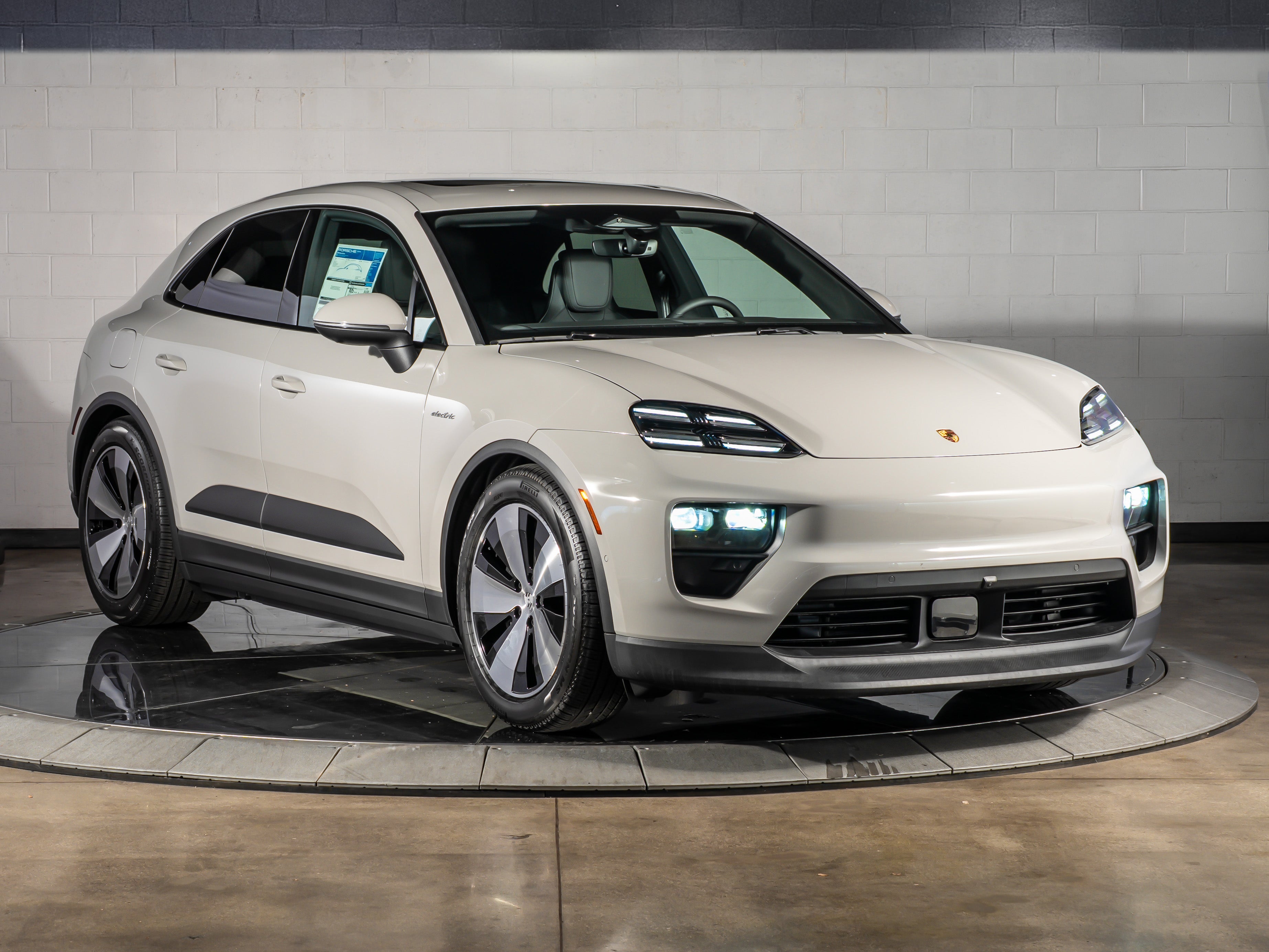 2026 Porsche Macan Base