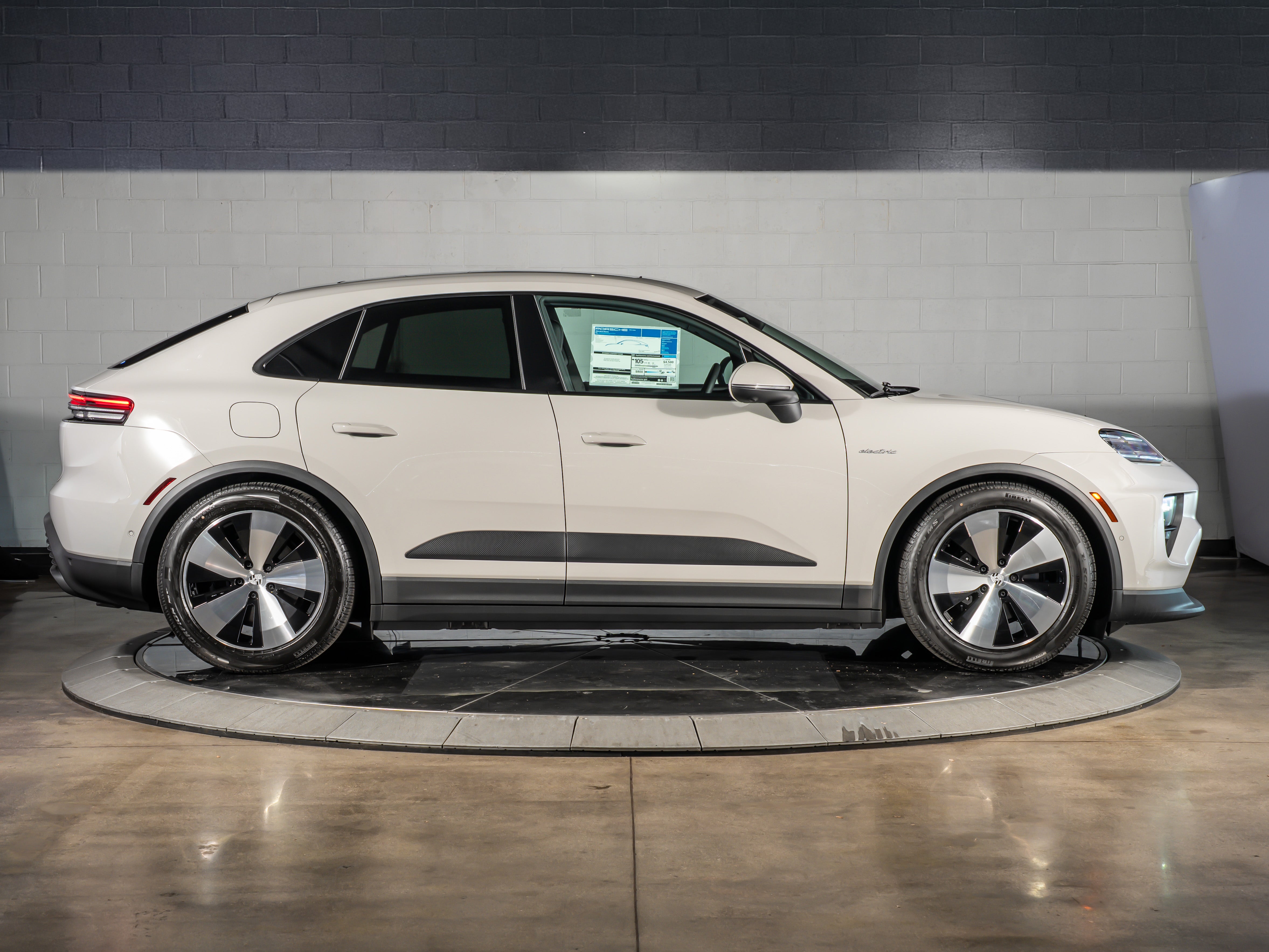 2026 Porsche Macan Base