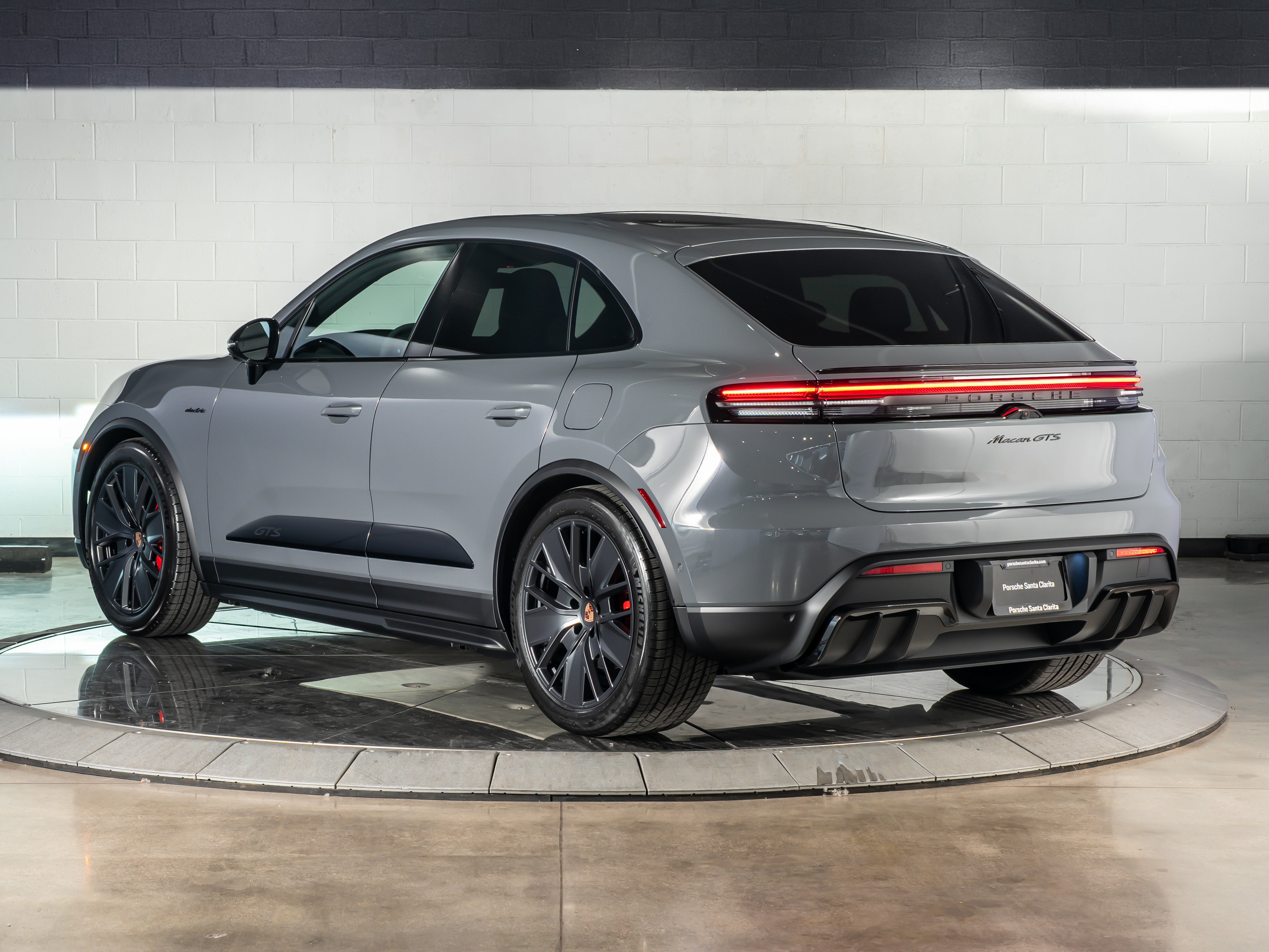 2026 Porsche Macan Ev GTS